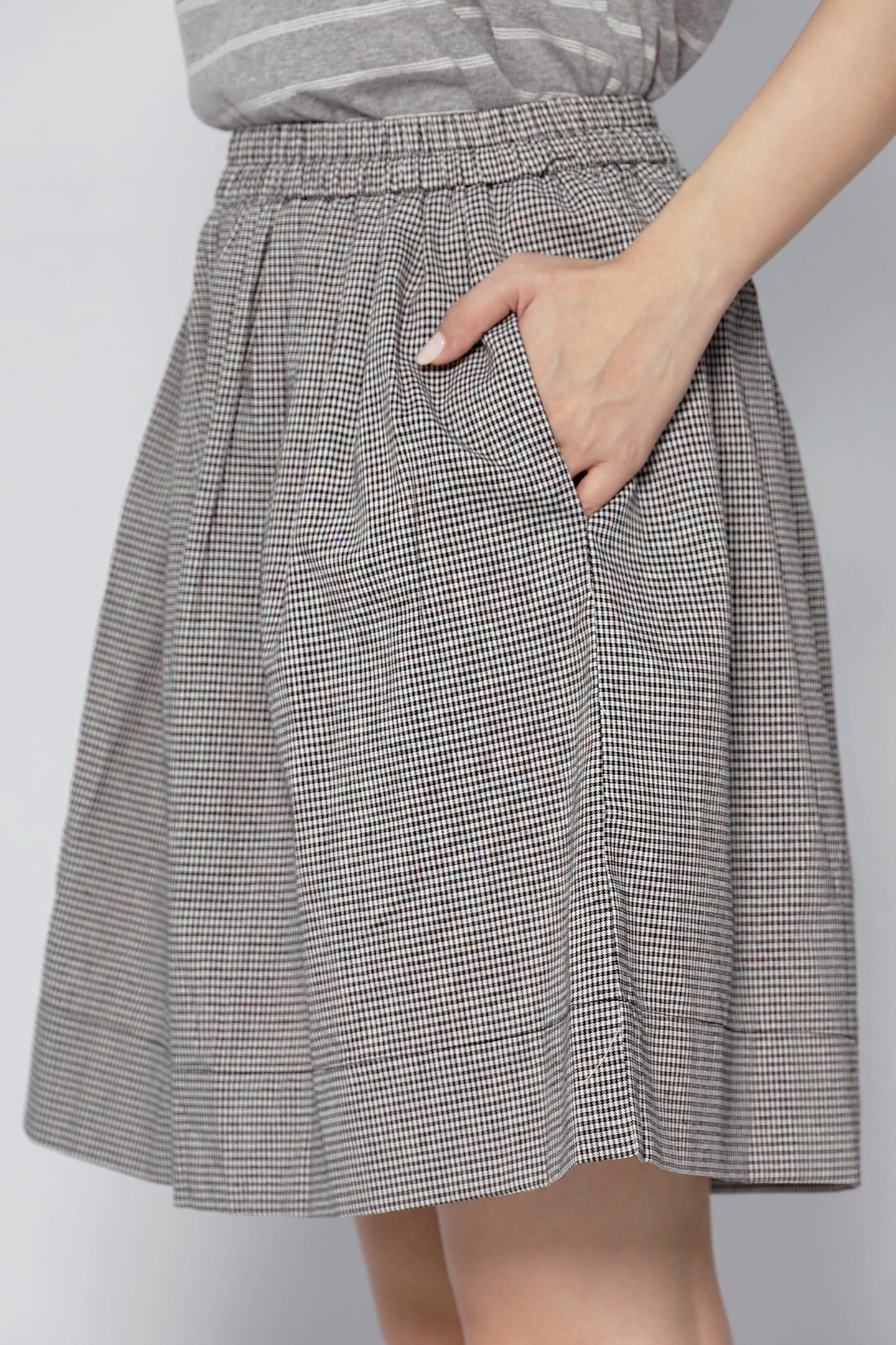 JOY - Lune Checkered Shorts in Light Grey