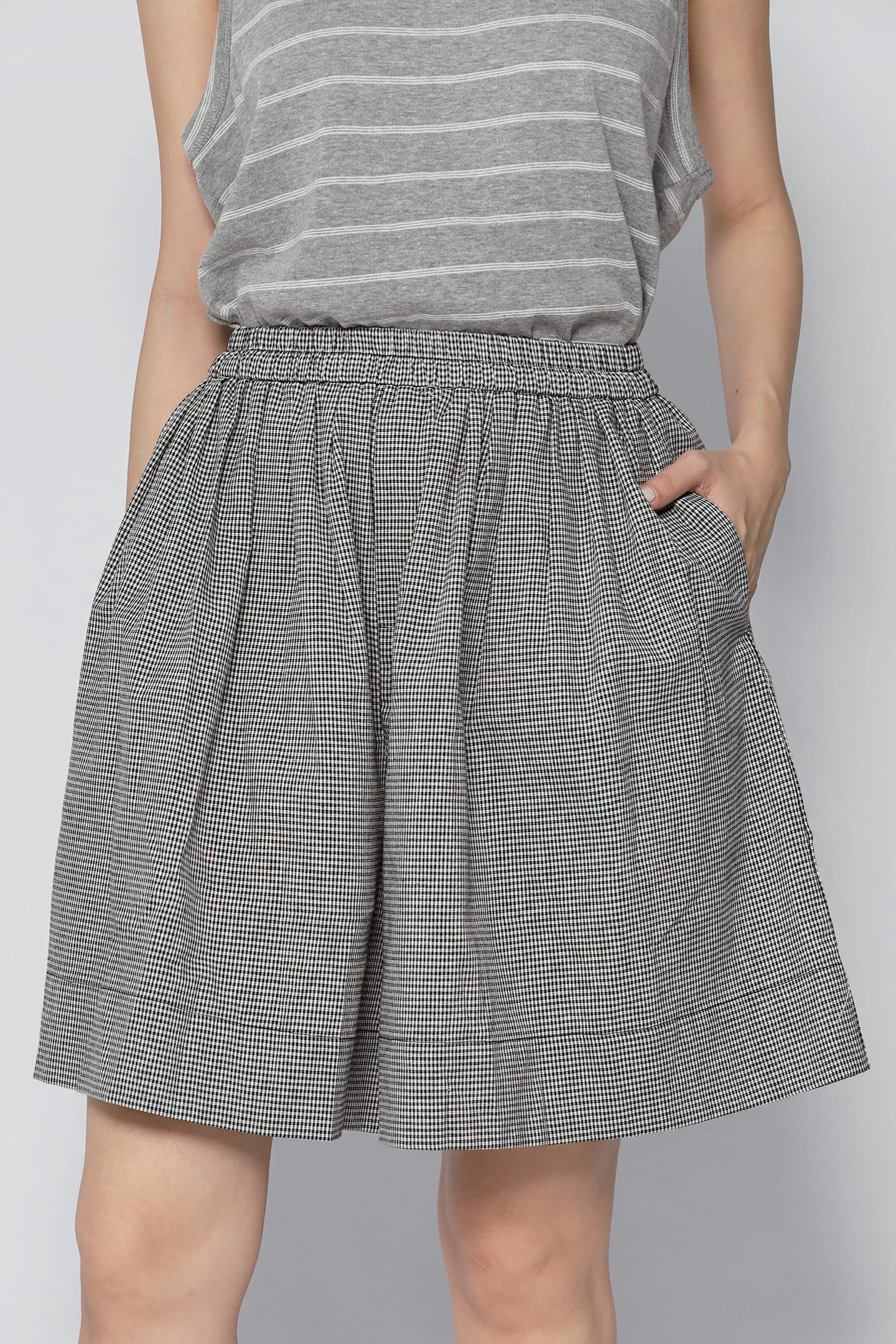 JOY - Lune Checkered Shorts in Light Grey