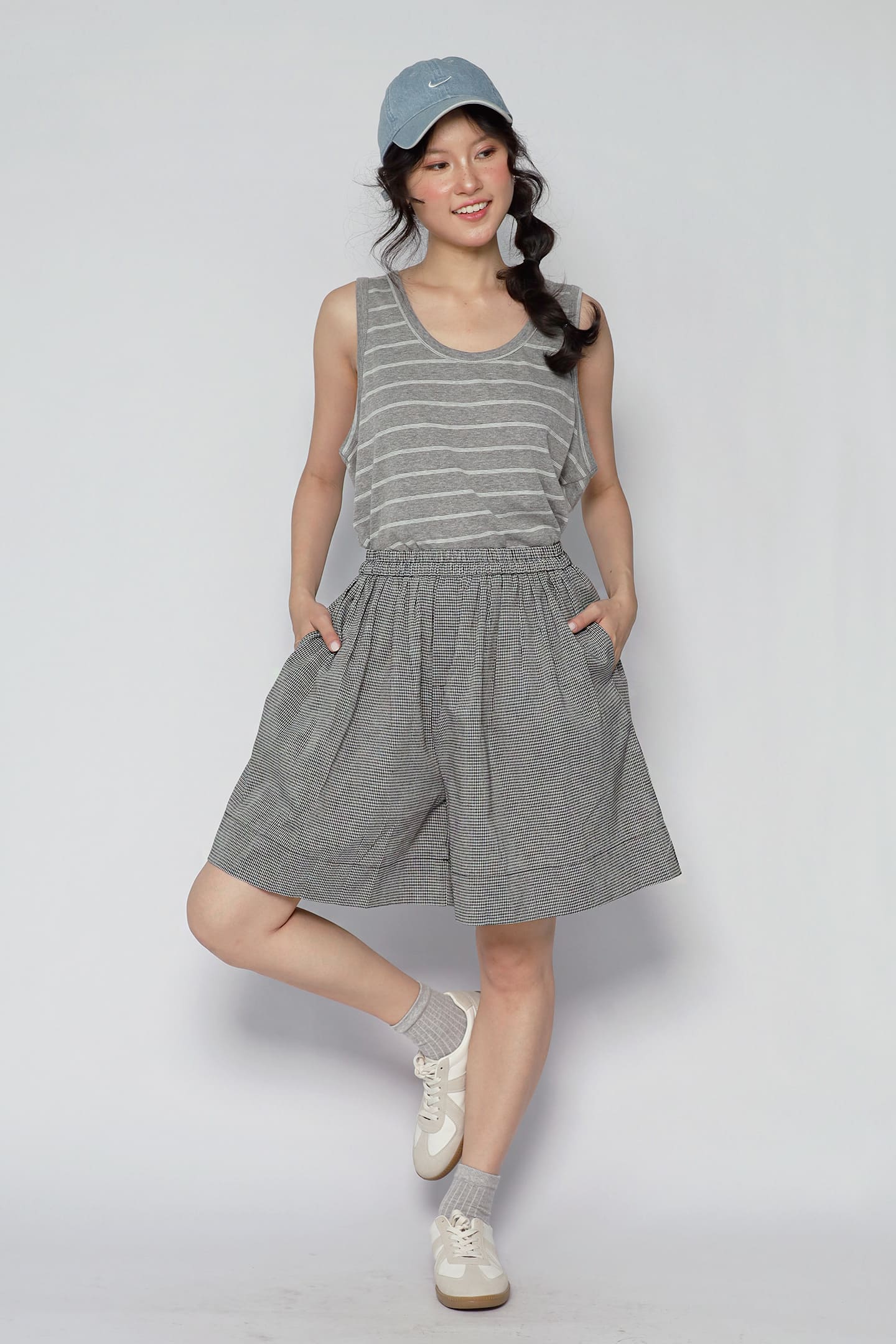 JOY - Lune Checkered Shorts in Light Grey