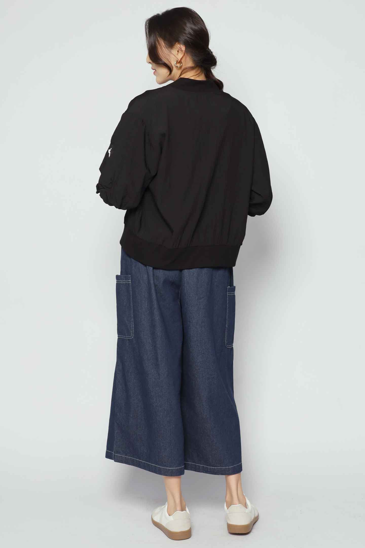 Mags Bomber Jacket in Black