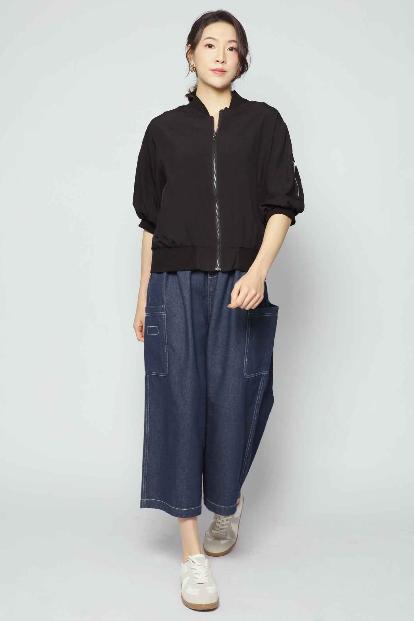 Mags Bomber Jacket in Black