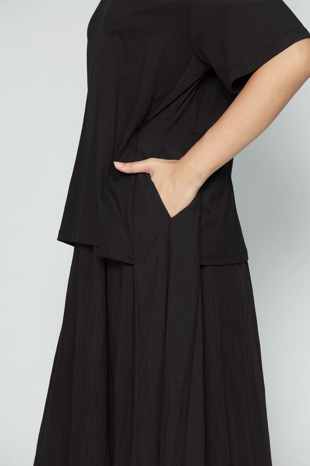 Savrina Midi Dress in Black