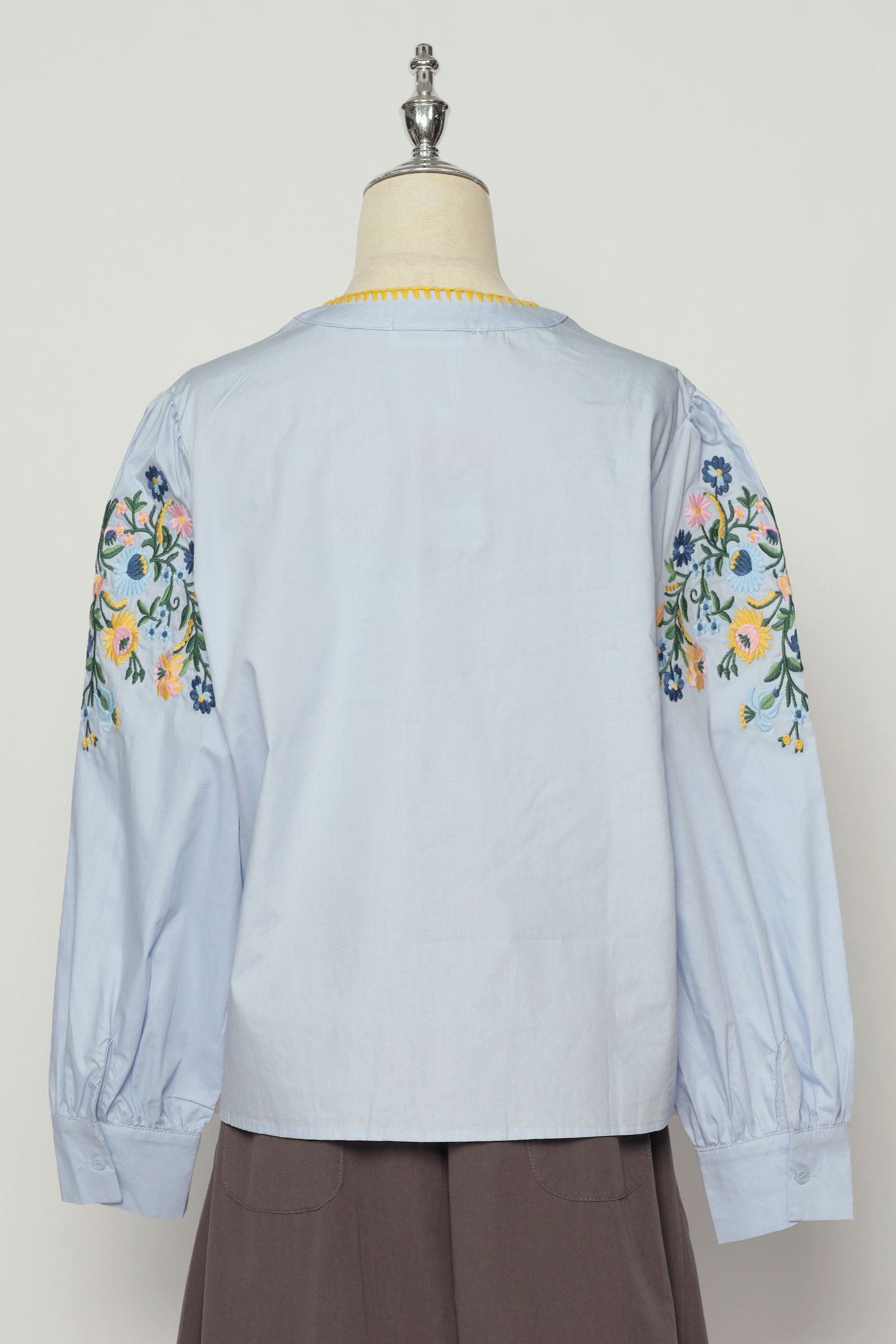 PO - Vanda Floral Embroidery Top