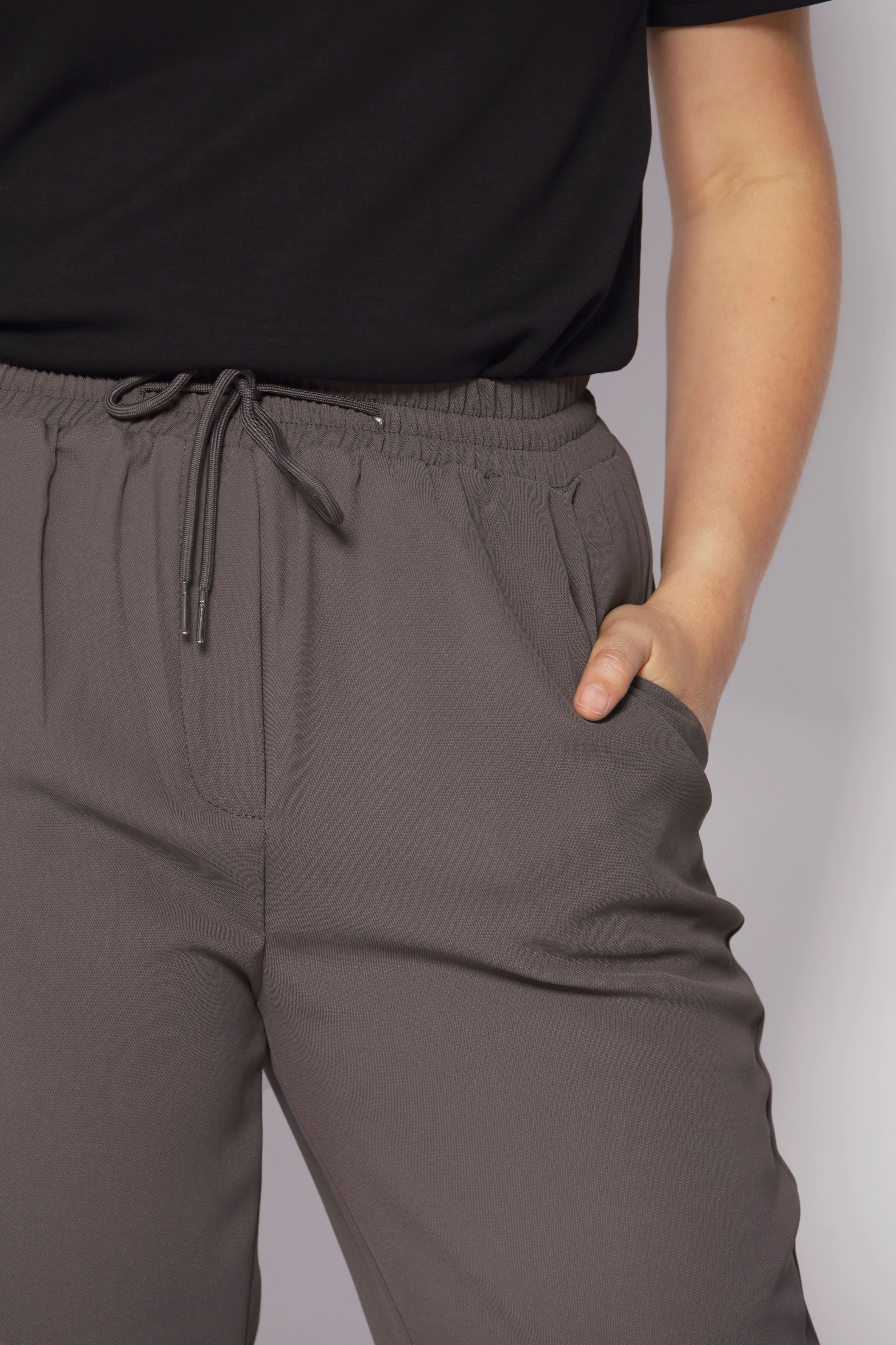 Yancy Pants in Grey
