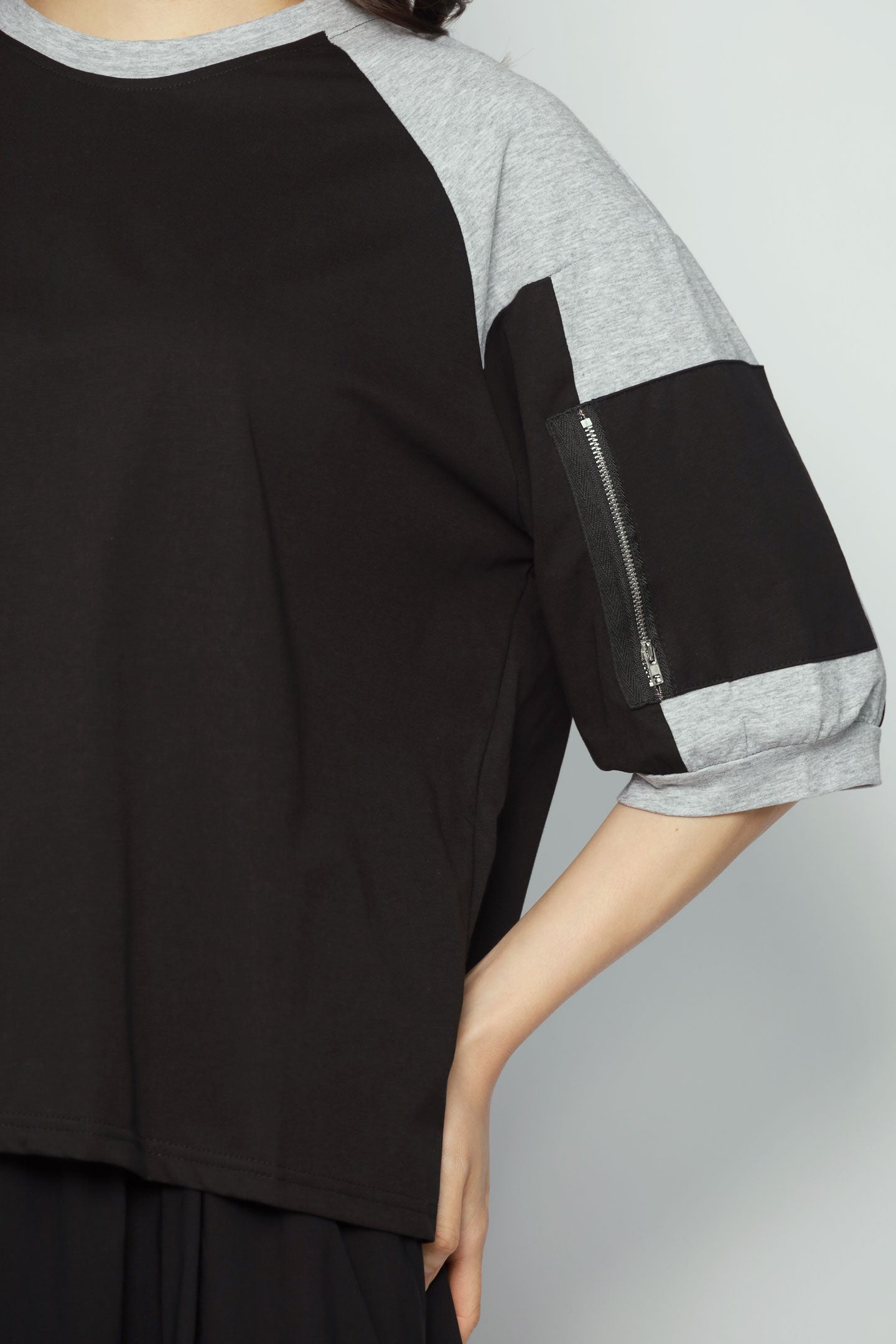 Yewen Colourblock Top in Black