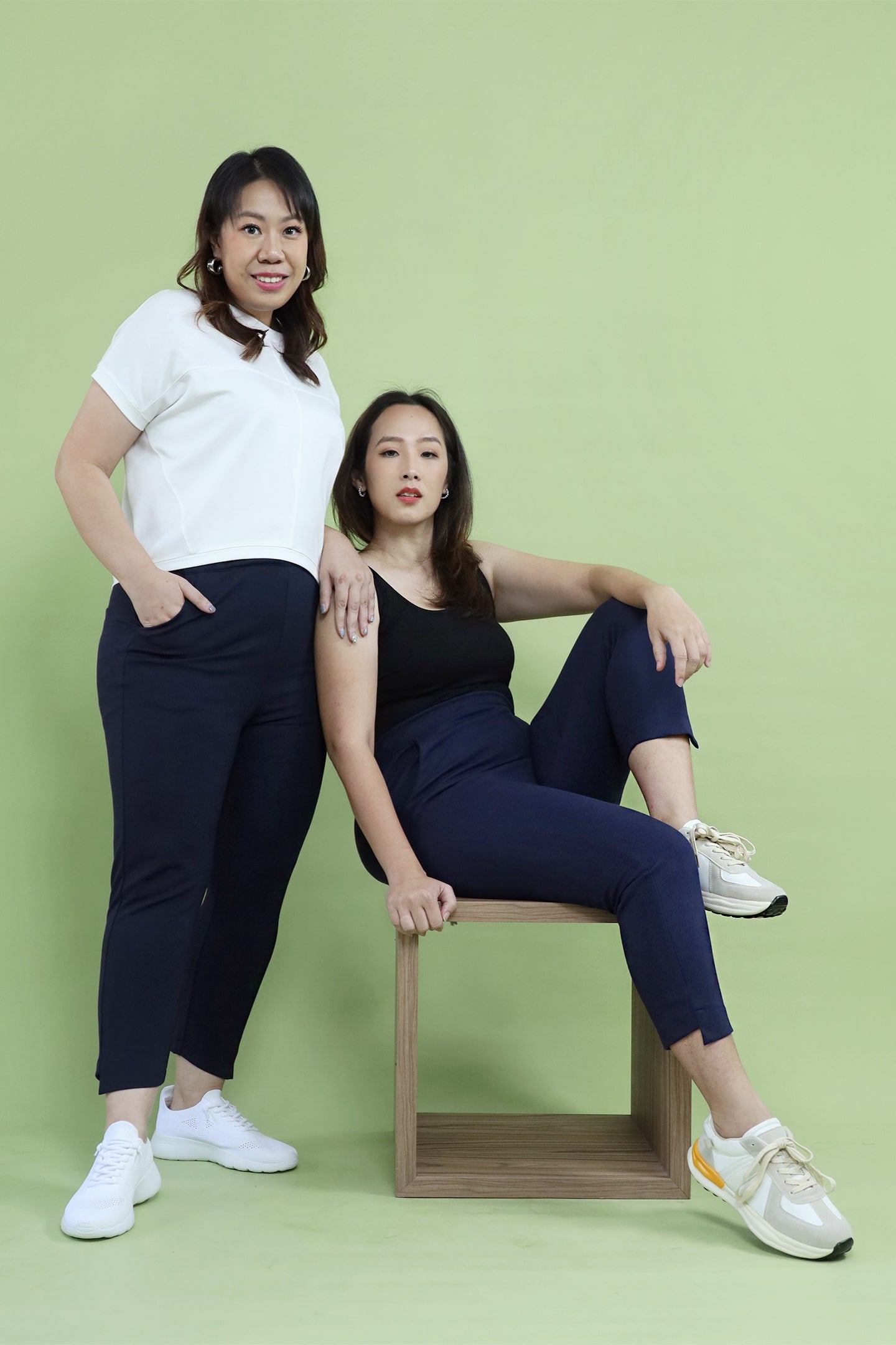 Backorders Yoges Pants in Navy Blue