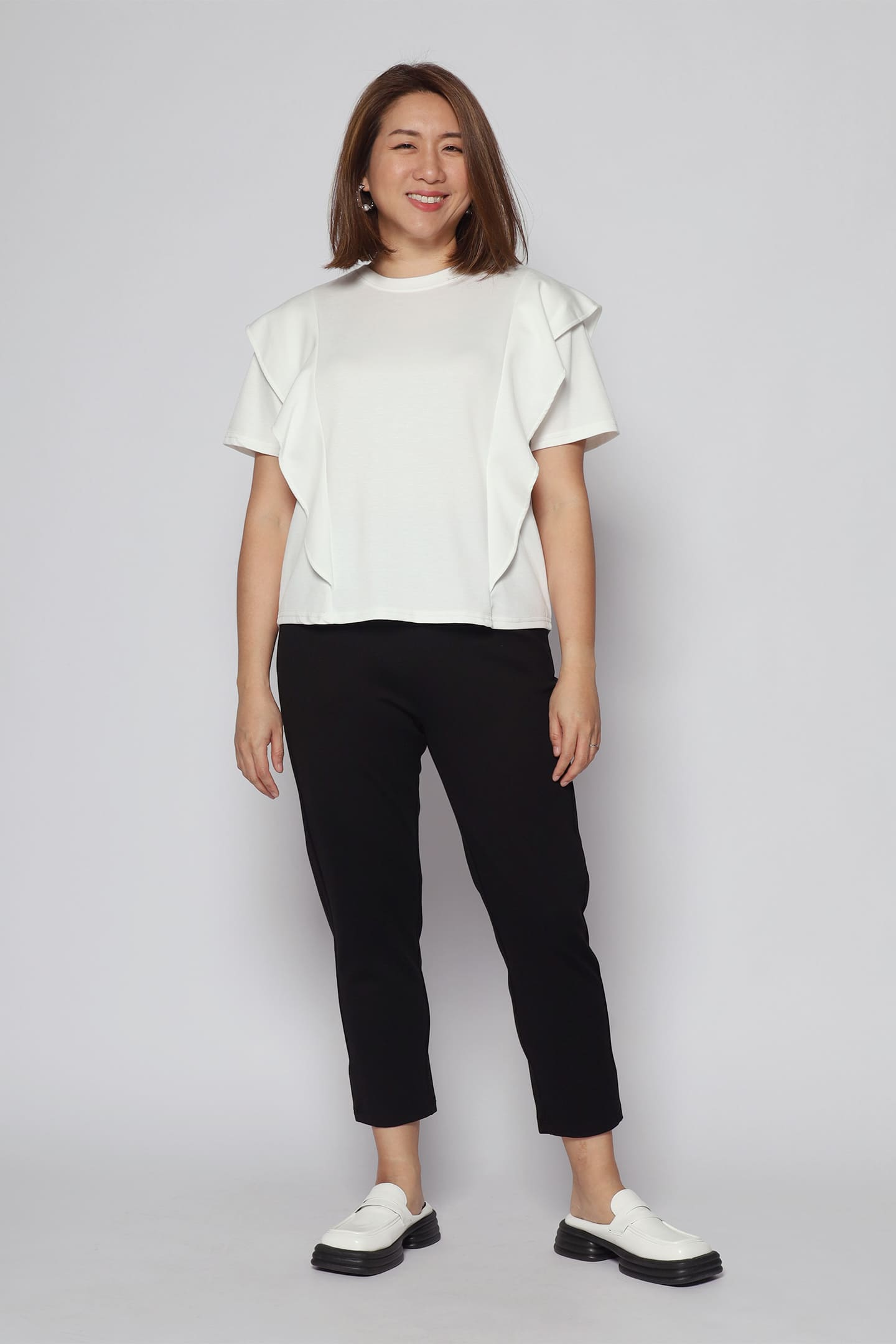 Backorders Yoges Pants in Black (New Version)
