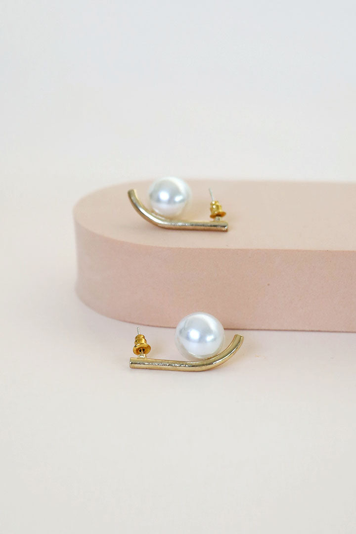Curve Female Pearl Line Earrings