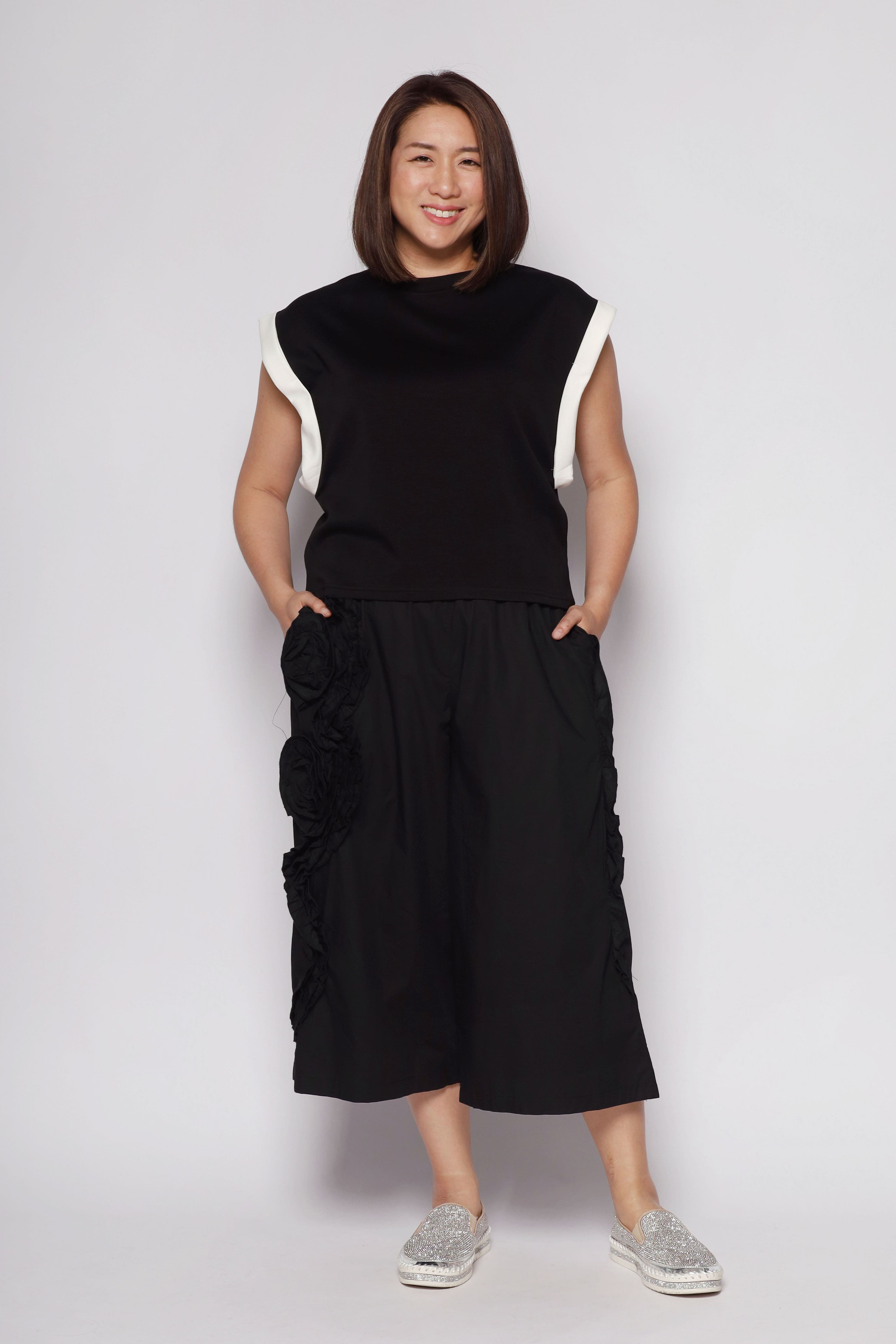 Backorders Aly Rosette Culottes Pants in Black