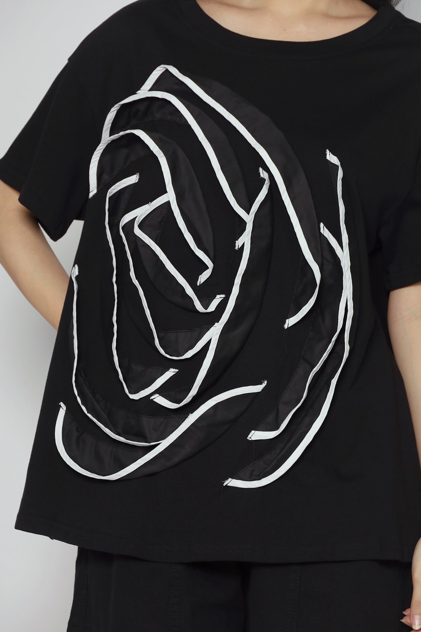 Baeri Rosette Top in Black