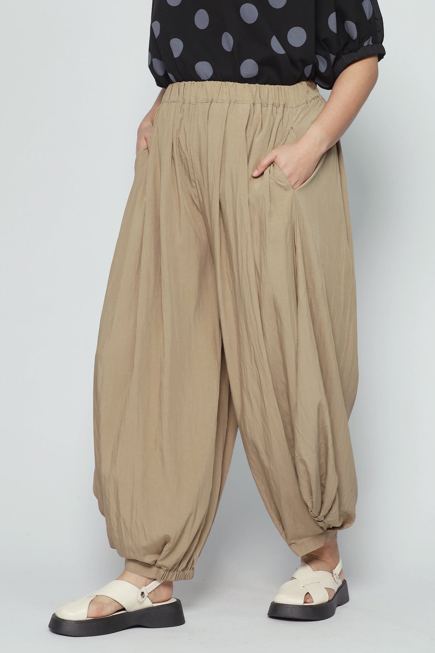 Cedar Pants in Khaki