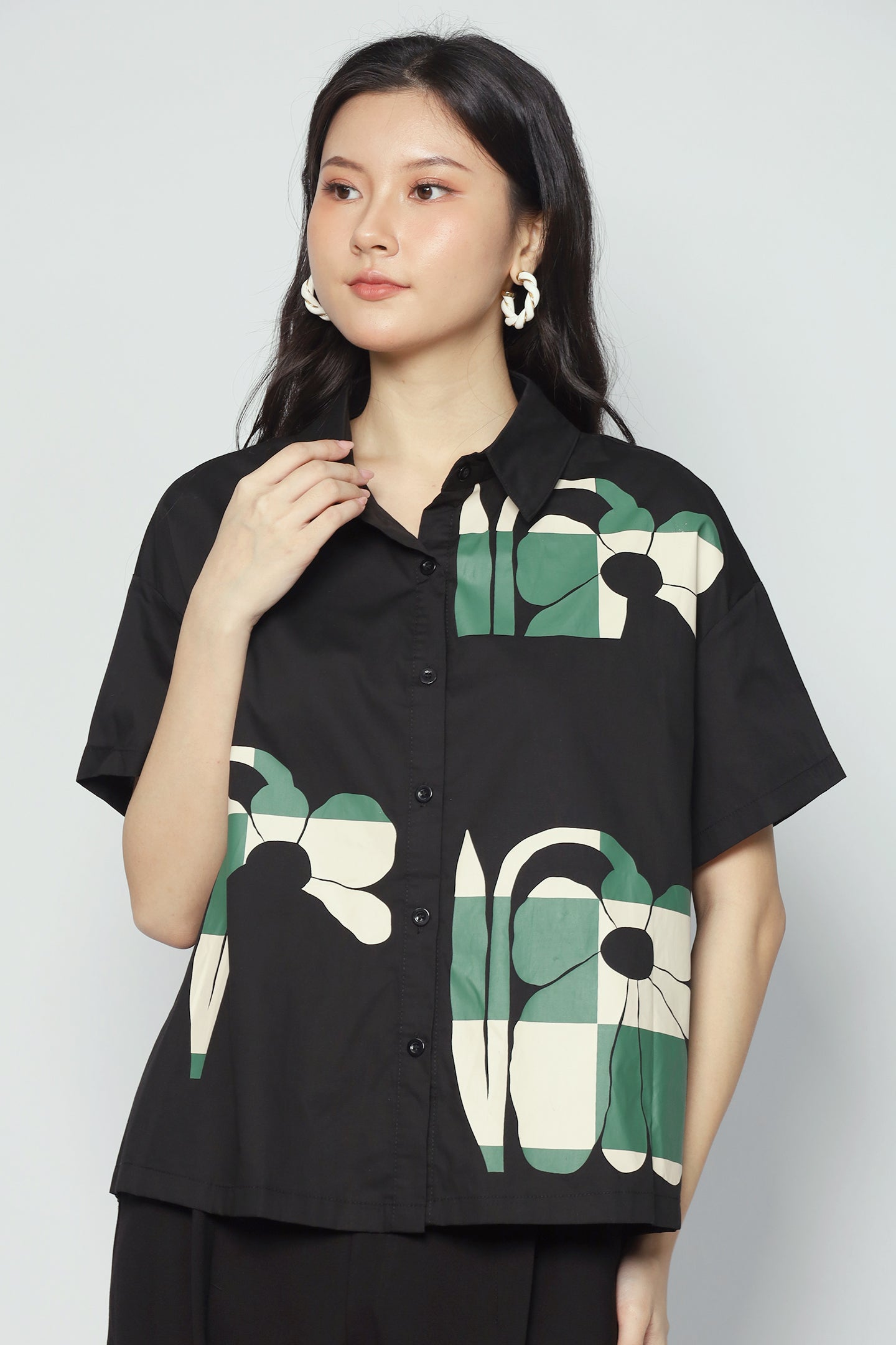 Backorders Chow Shirt in Green Geometric