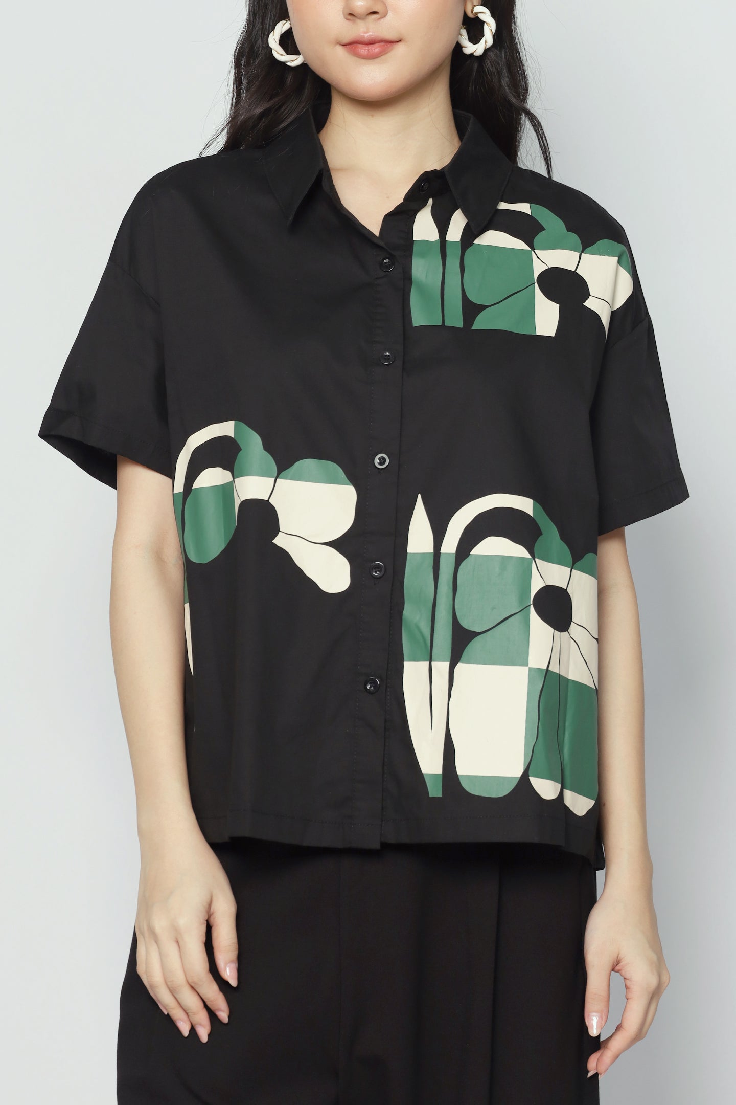 Backorders Chow Shirt in Green Geometric