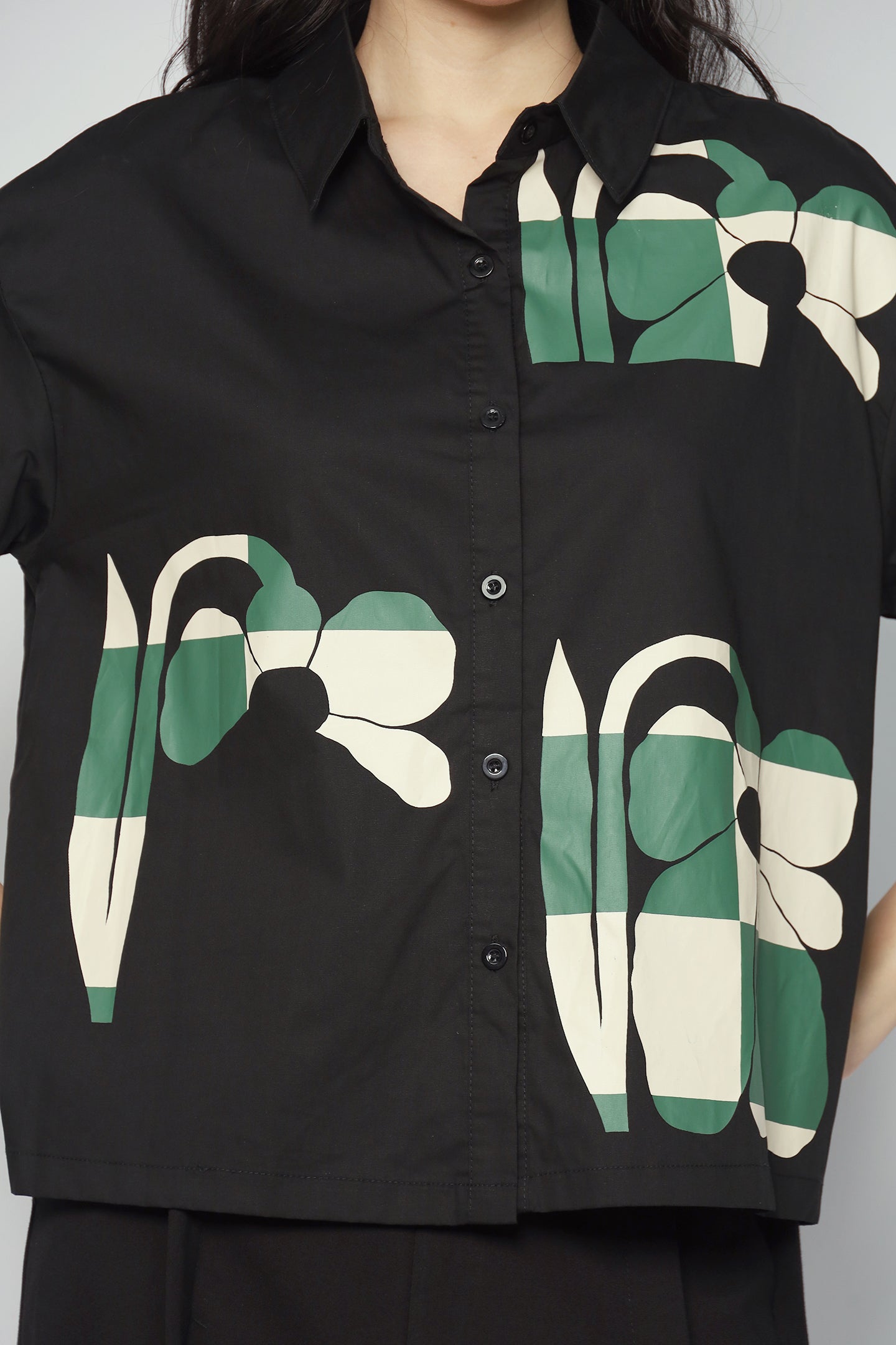 Backorders Chow Shirt in Green Geometric