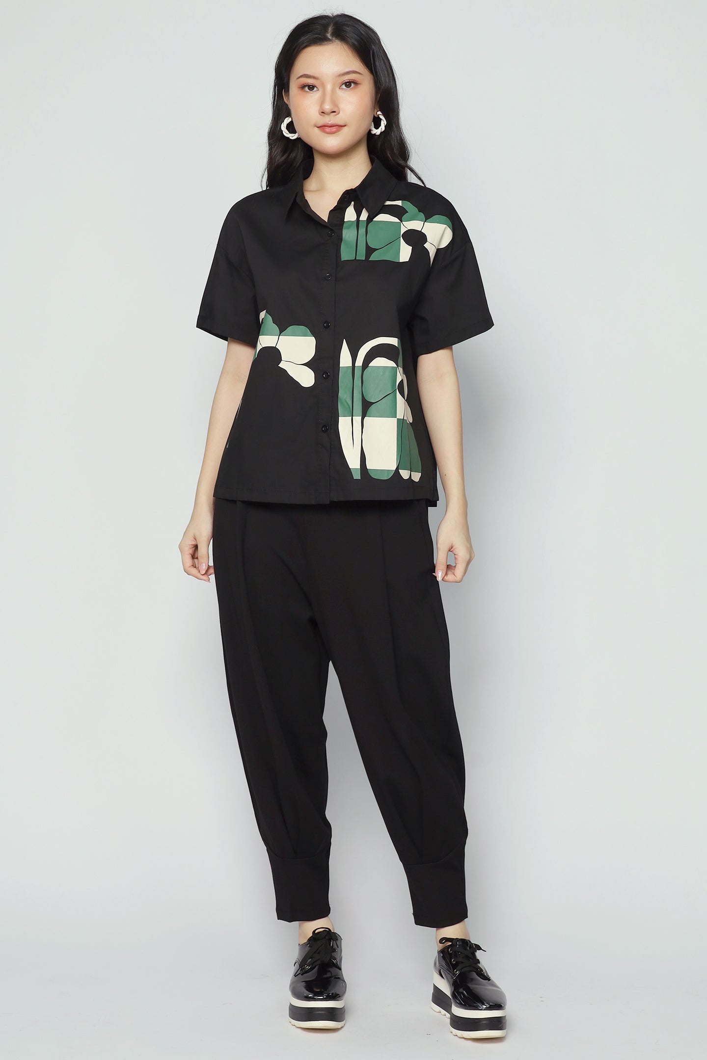 Backorders Chow Shirt in Green Geometric