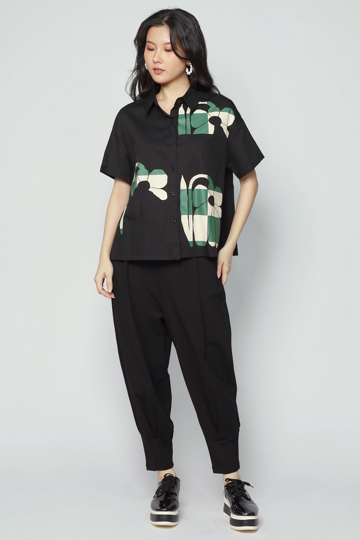 Backorders Chow Shirt in Green Geometric