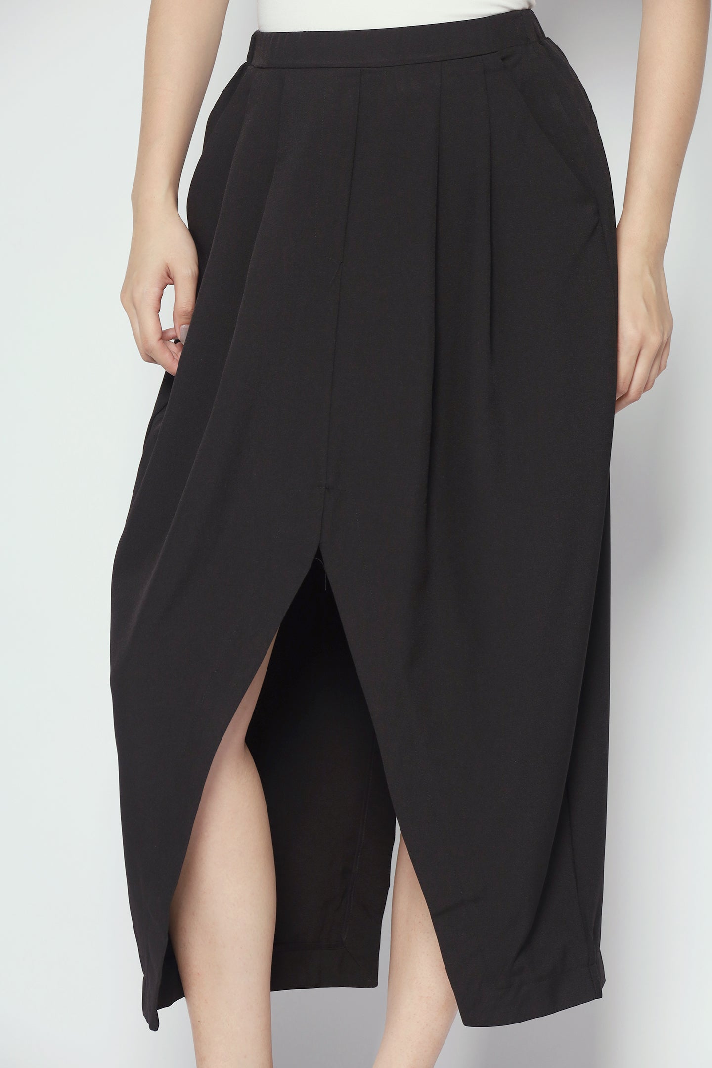 Cyra Slit Skirt in Black