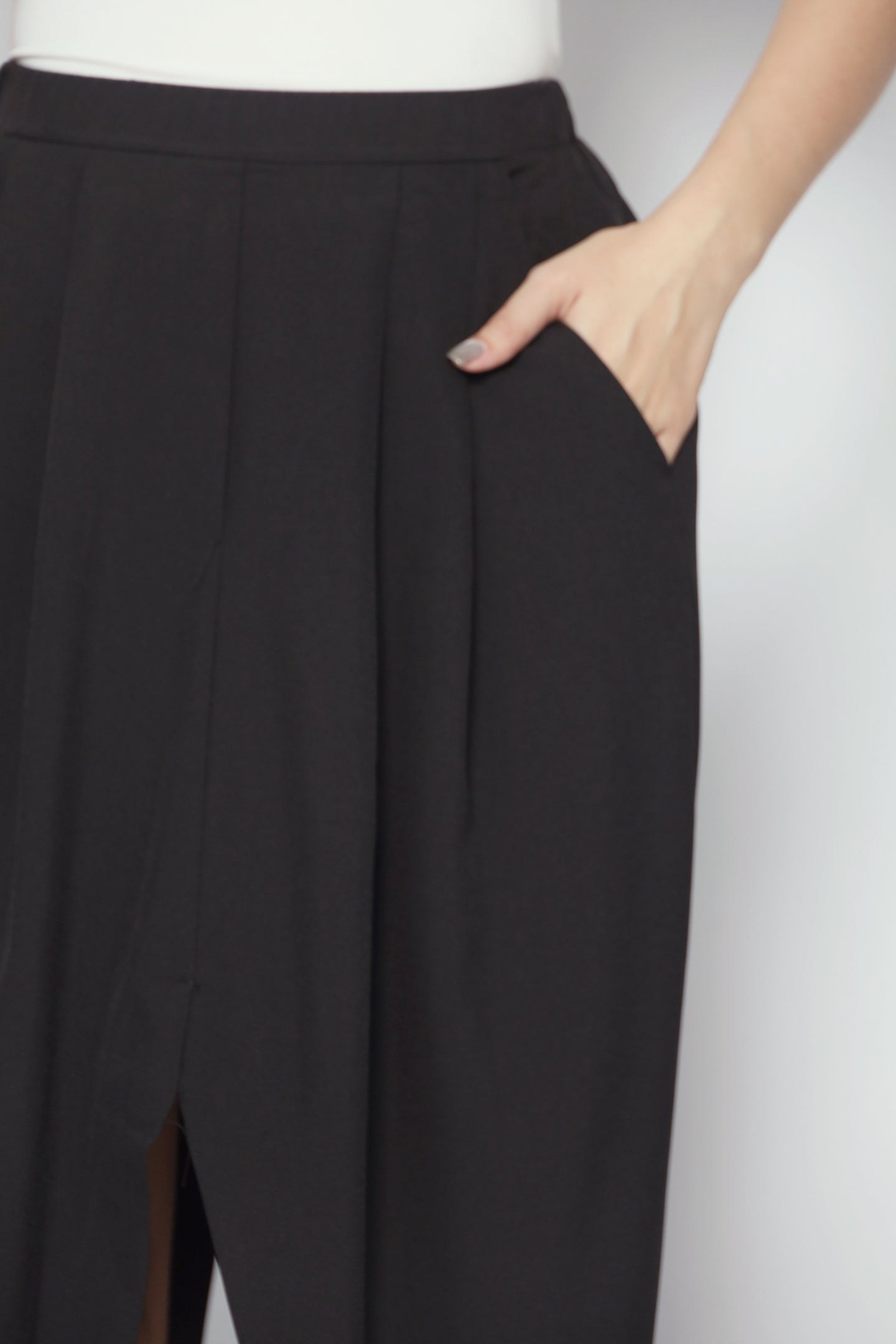 Cyra Slit Skirt in Black