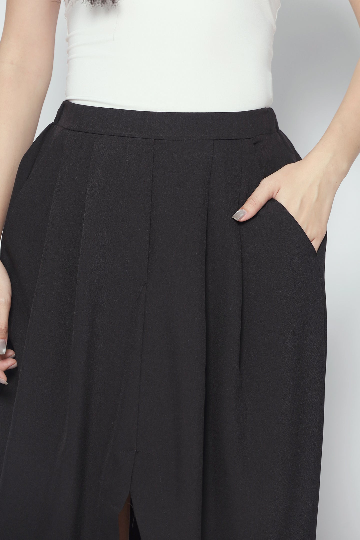 Cyra Slit Skirt in Black
