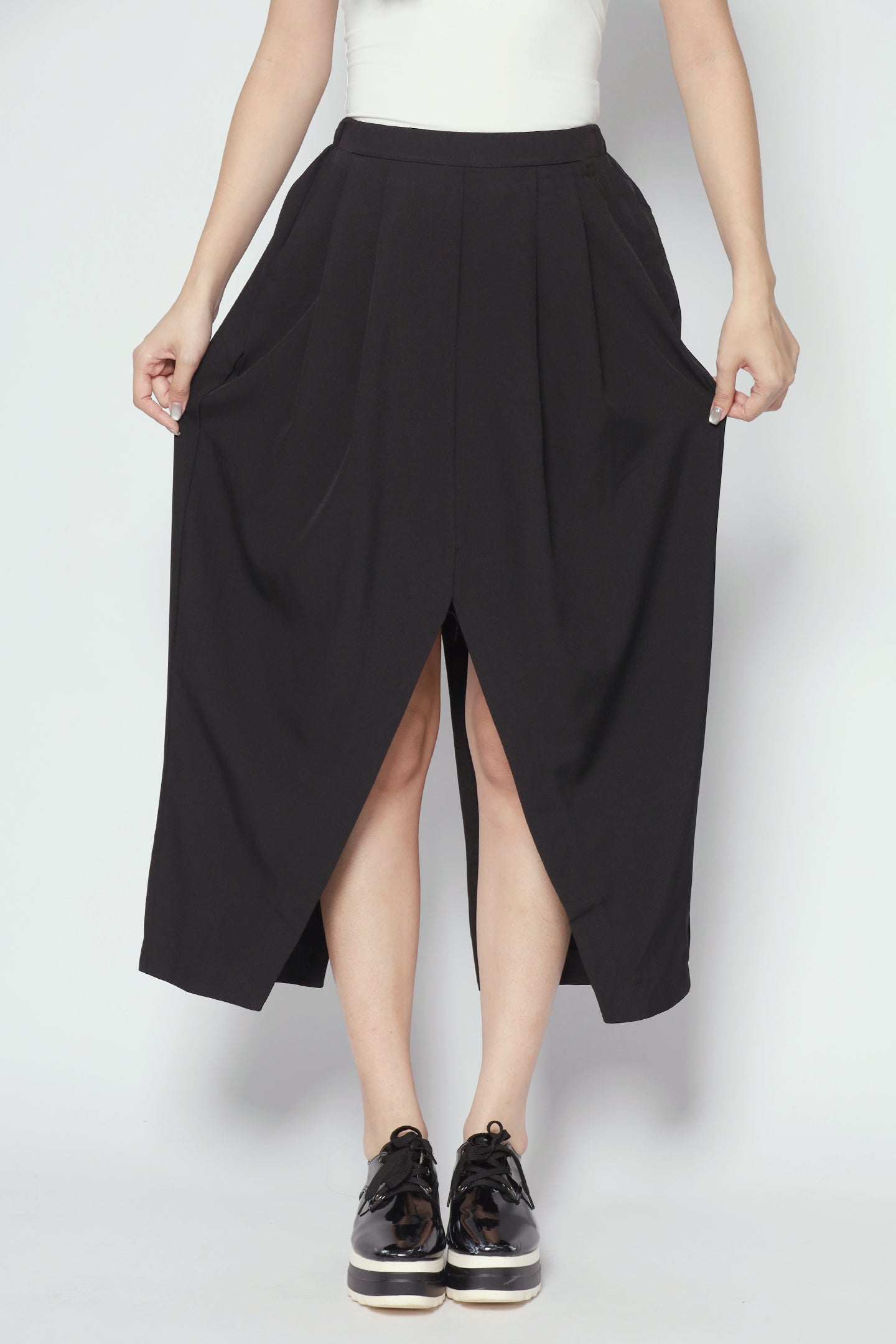 Cyra Slit Skirt in Black