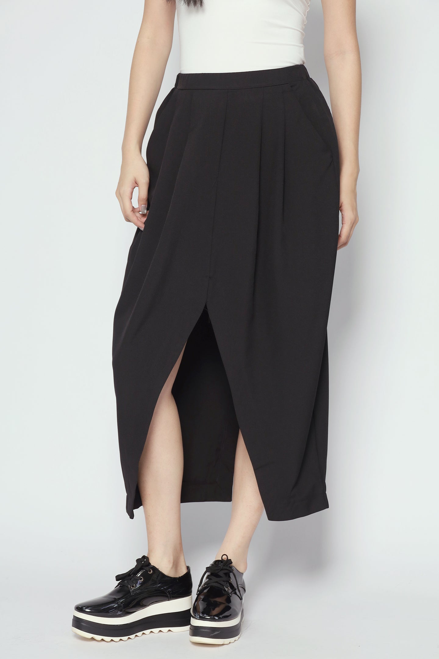 Cyra Slit Skirt in Black