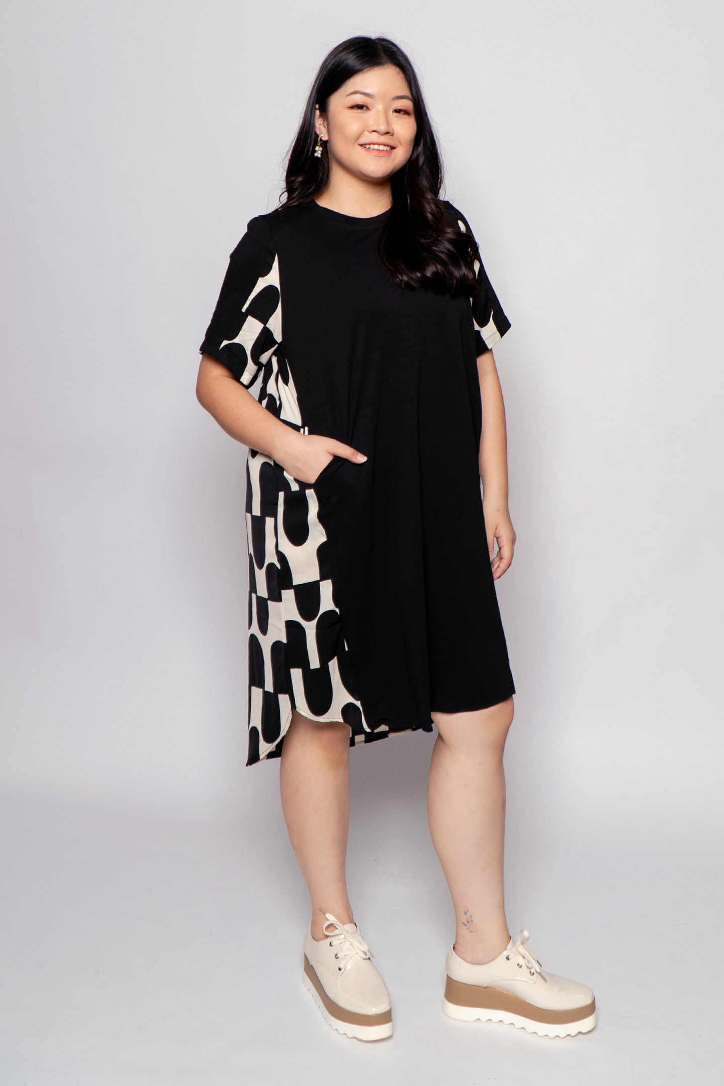 Lee Abstract Dress in Black