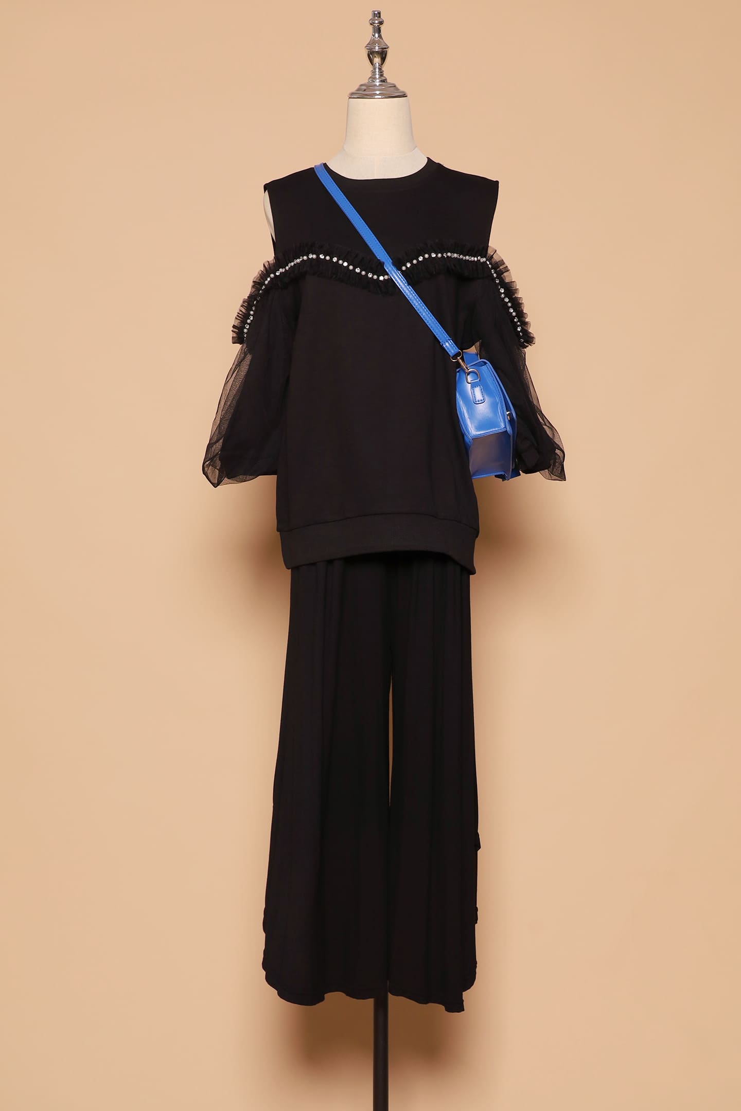 PO - Didi Cold Shoulder Top in Black