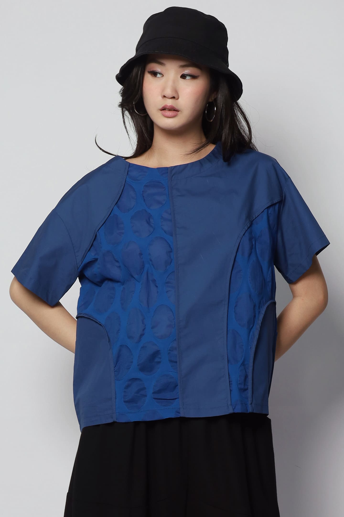 Harn Oval Top in Blue