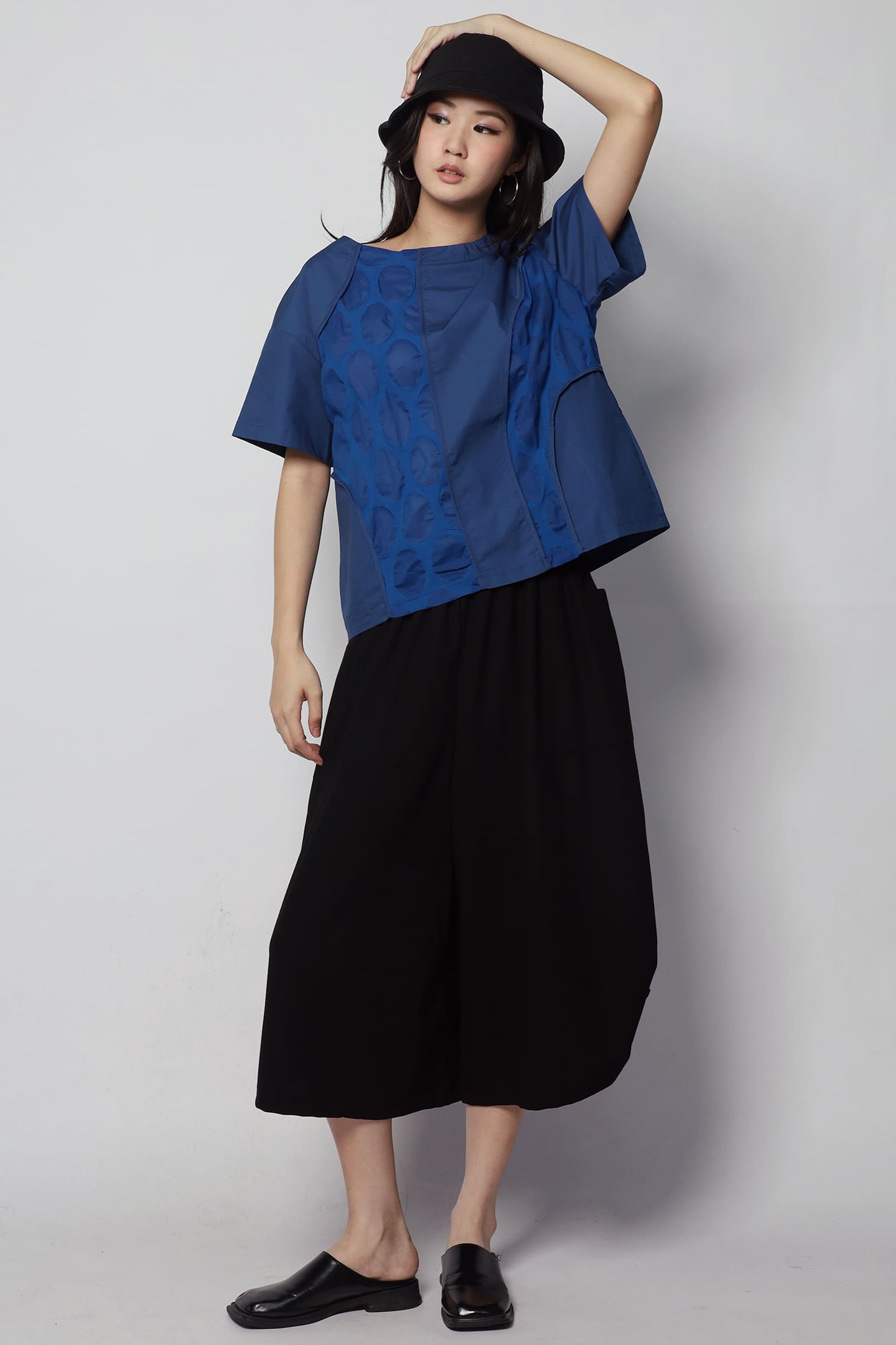 Harn Oval Top in Blue