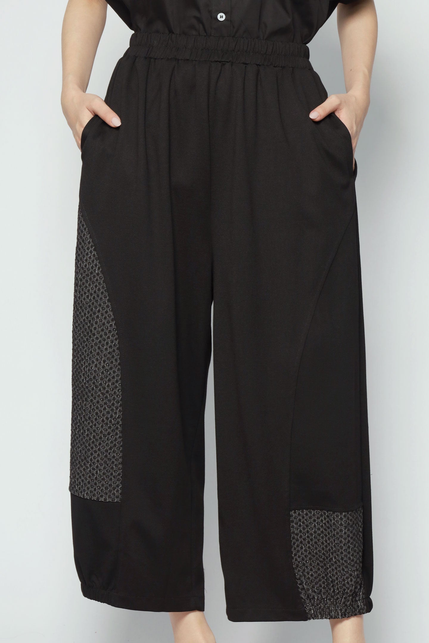 Jimmy Textured Pants in Black