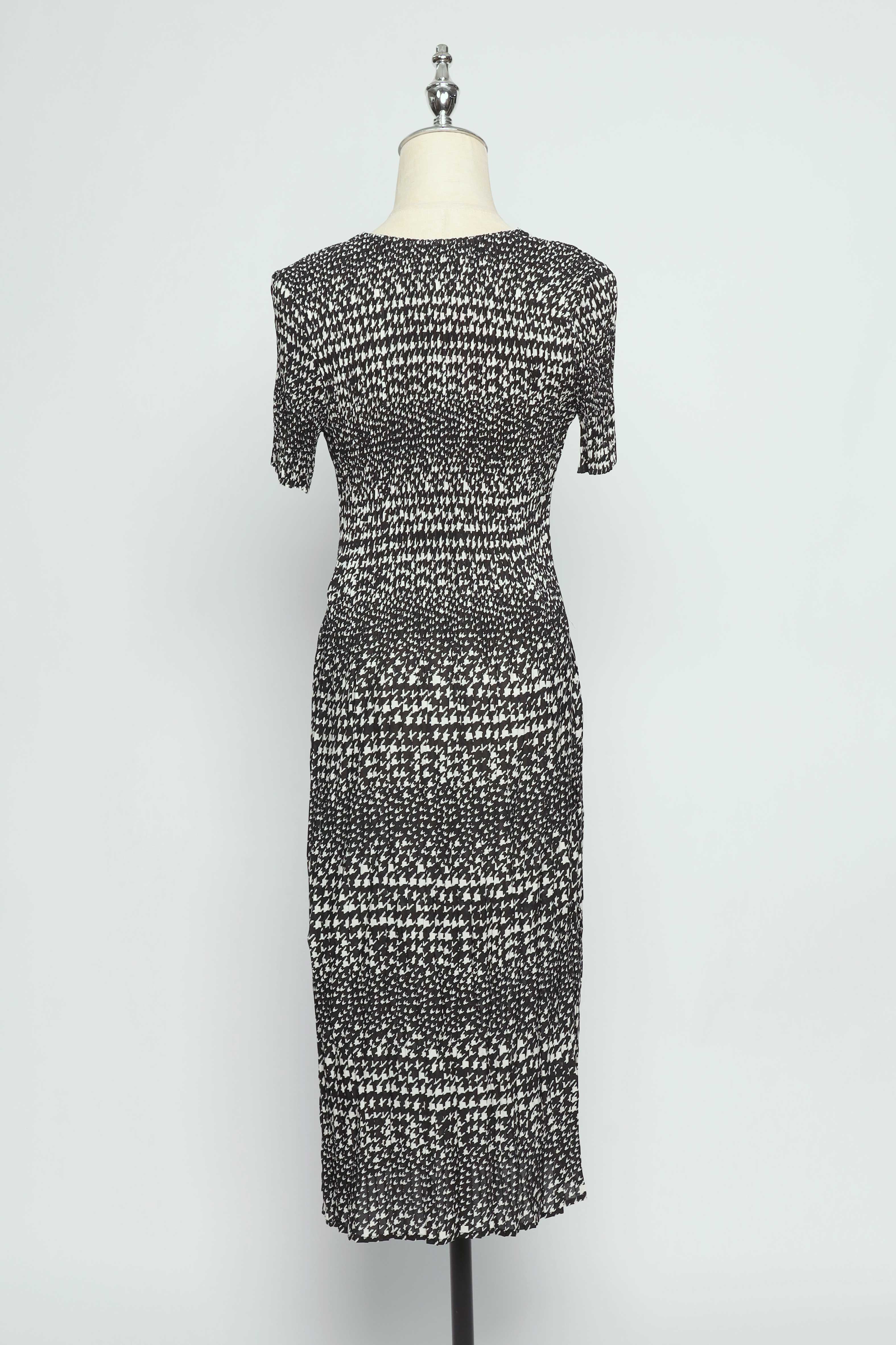 PO - Loulou Dress in BW Abstract