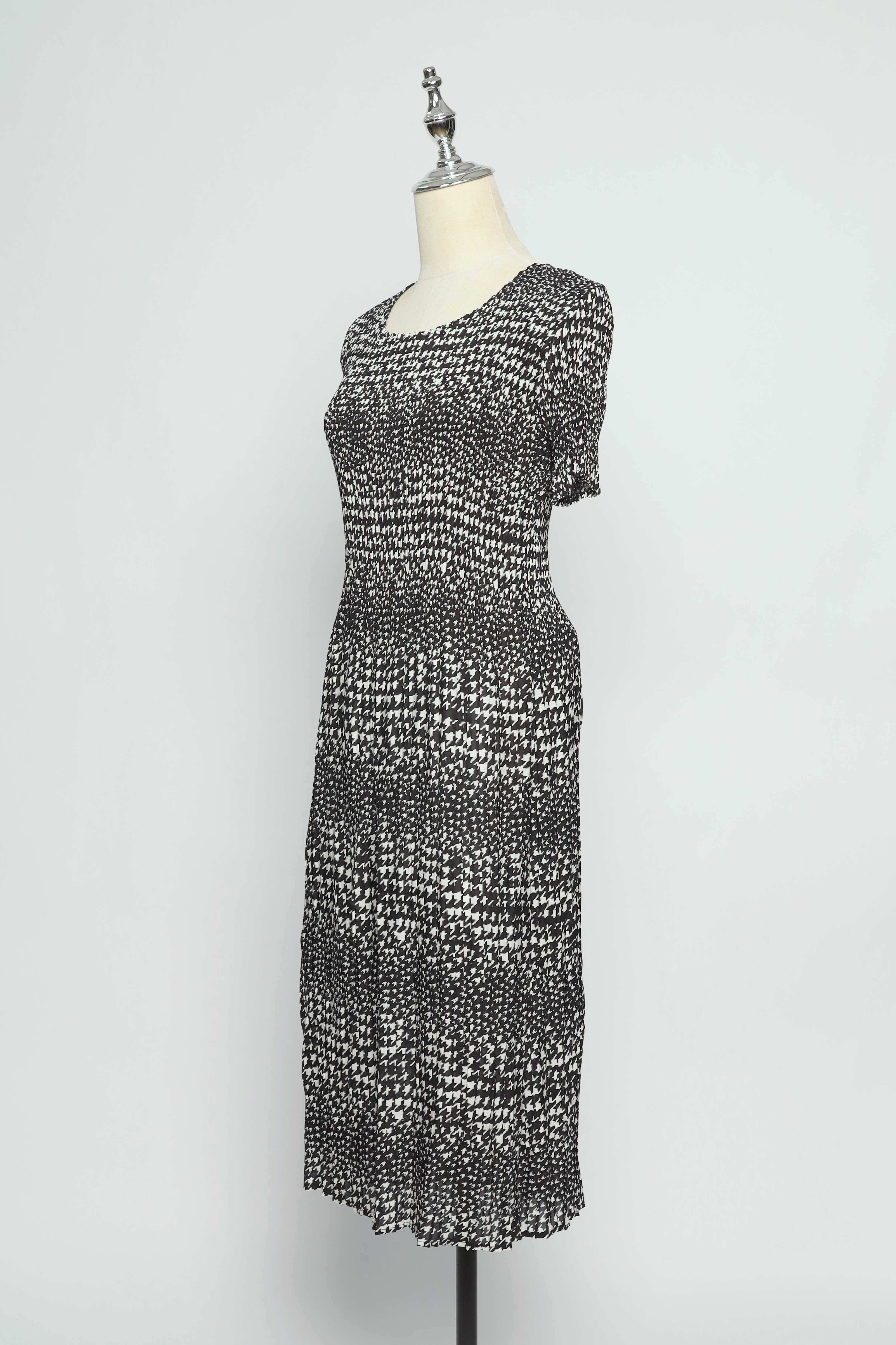 PO - Loulou Dress in BW Abstract
