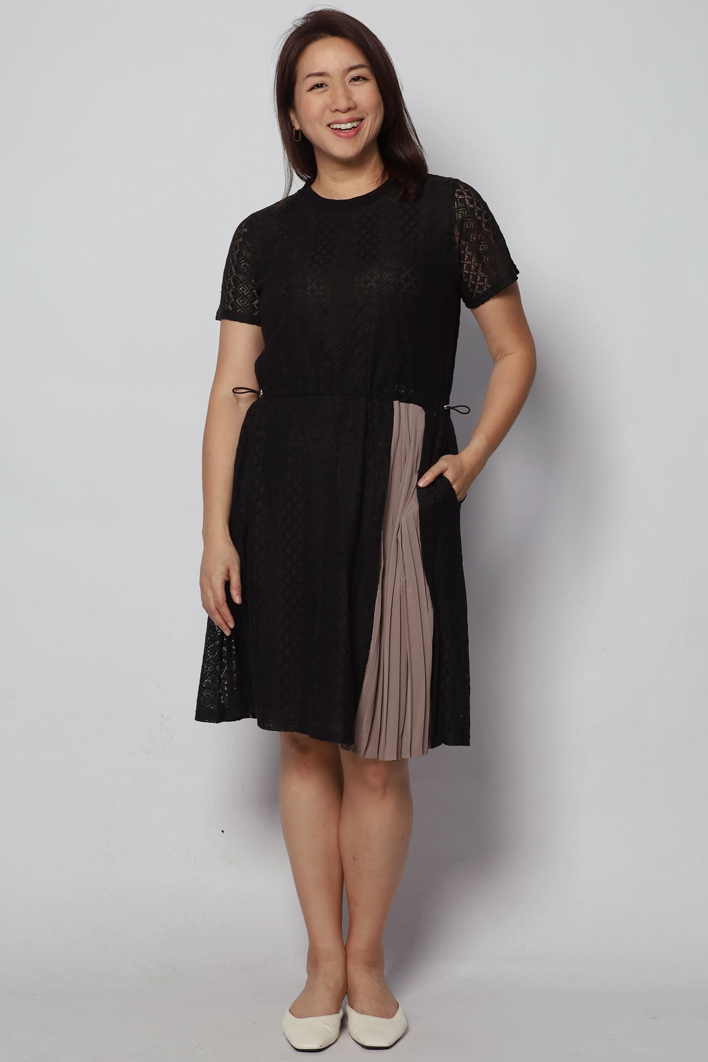 Pearlie Lace Pleated Dress in Black