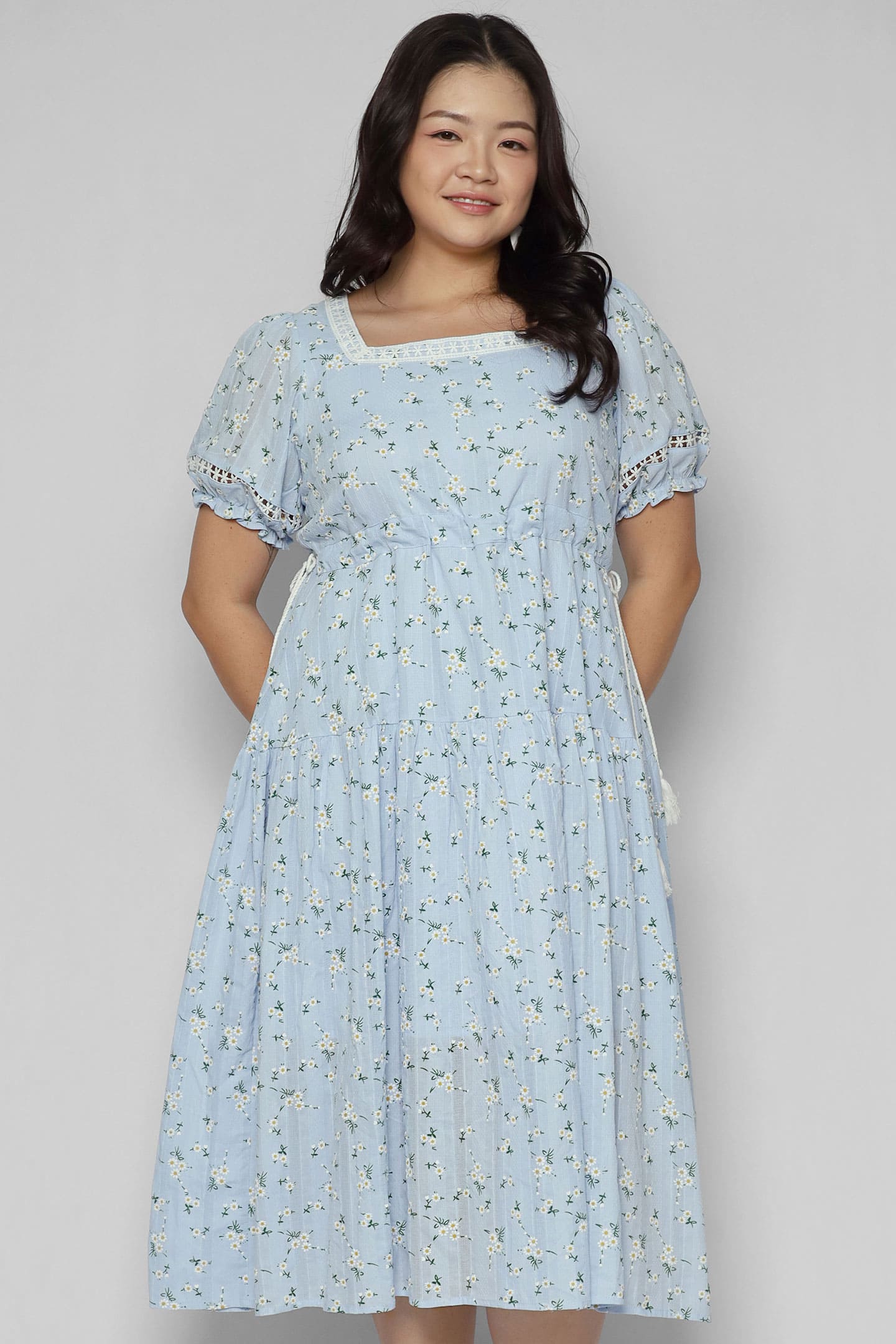 Victoria Dress in Daisy Embroidery
