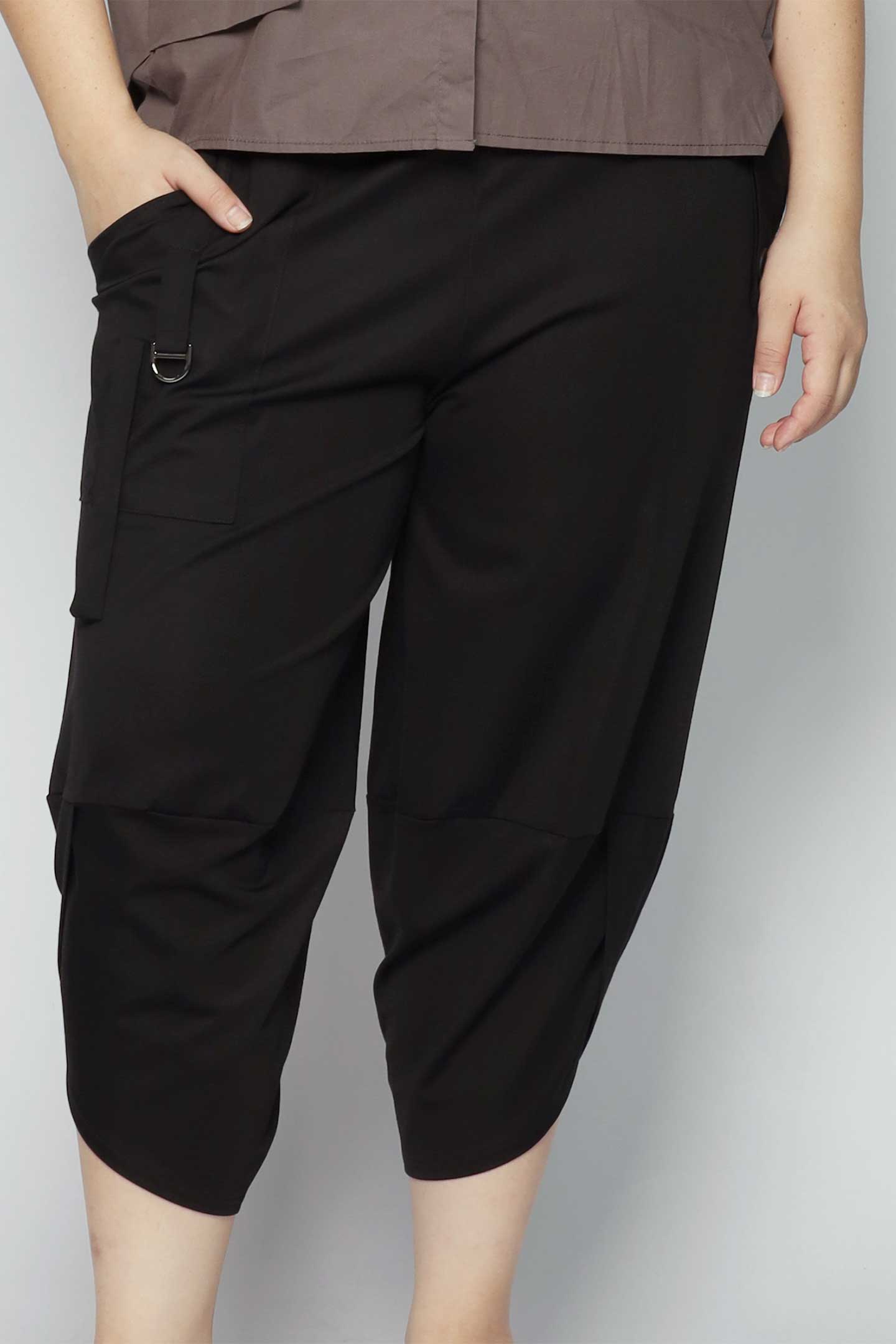 Aeris Pants in Black