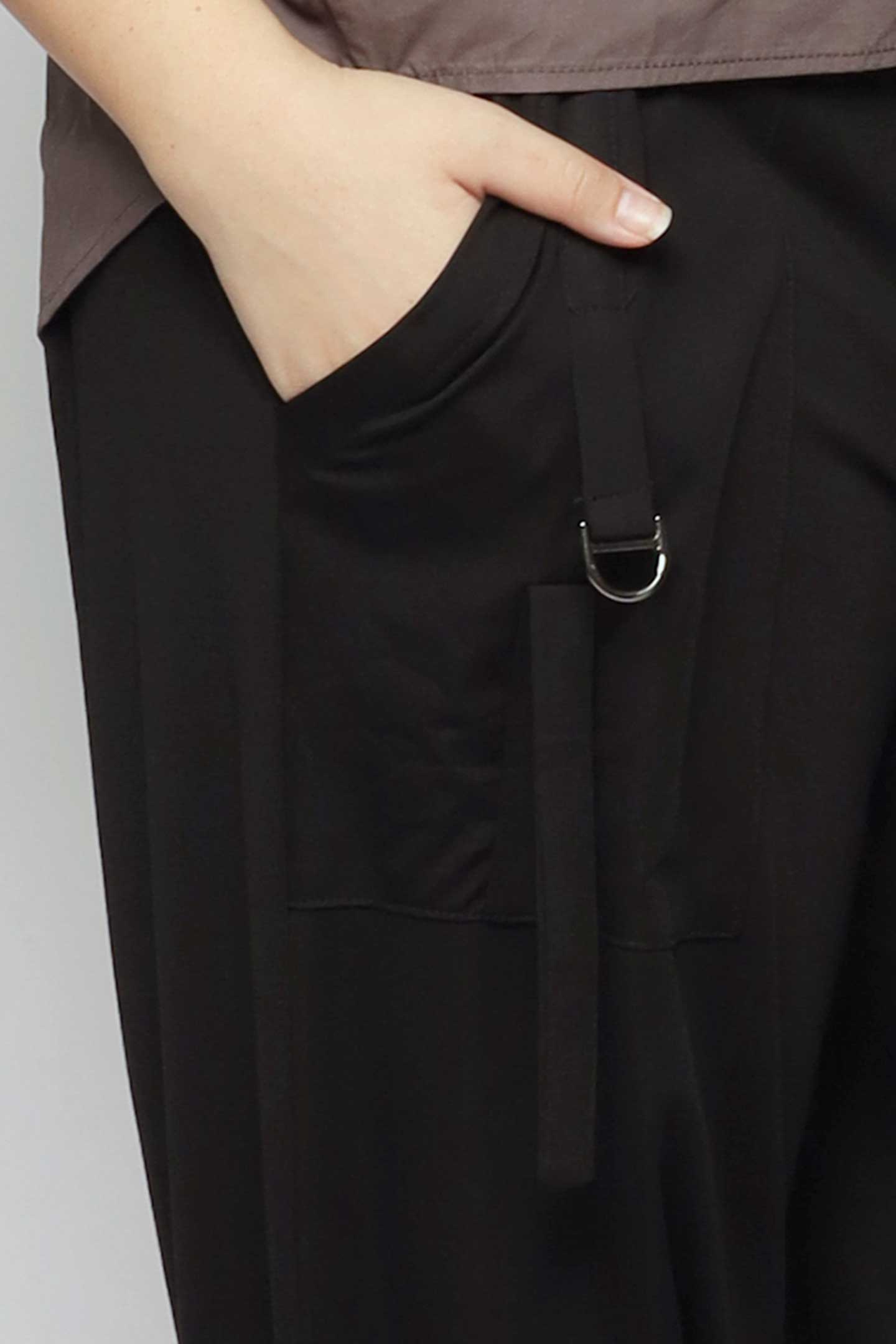 Aeris Pants in Black
