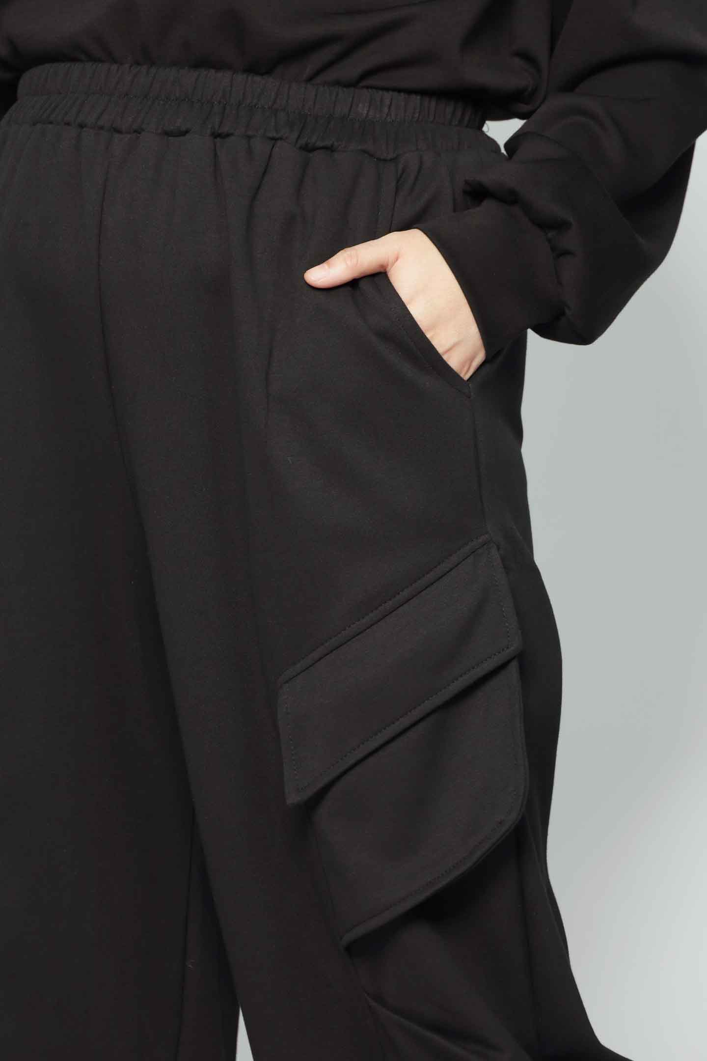 Aero Cargo Pants in Black