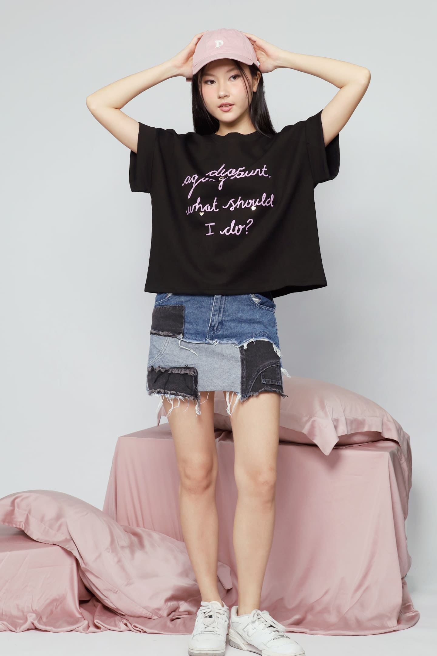 JOY - Aunt Agony Printed Tee in Black Pink