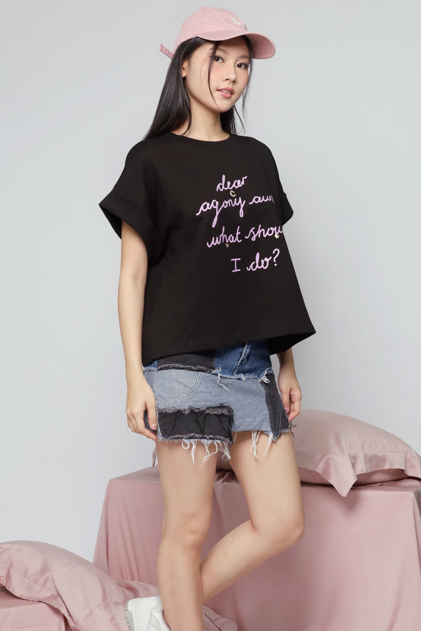 JOY - Aunt Agony Printed Tee in Black Pink