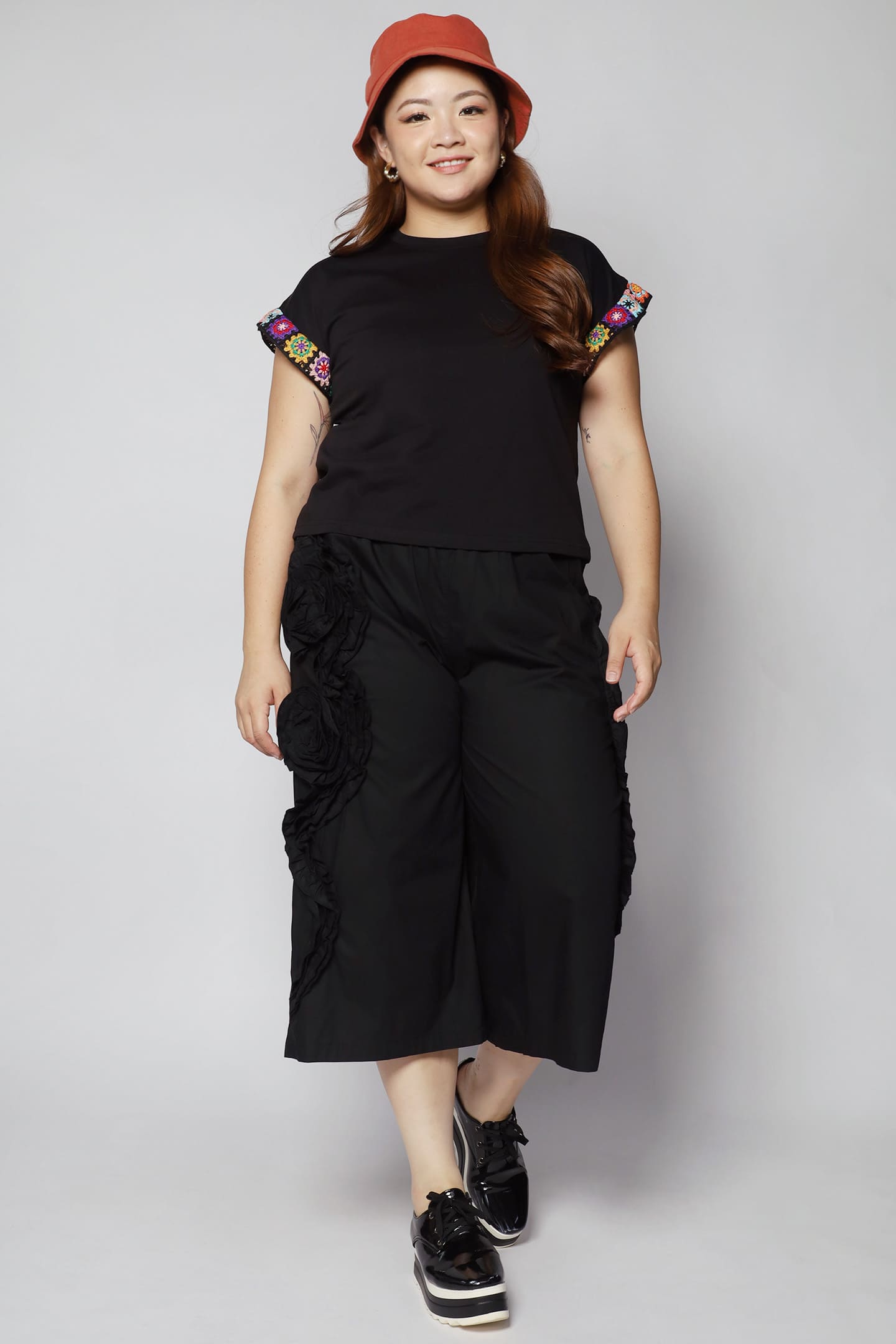 Aly Rosette Culottes Pants in Black