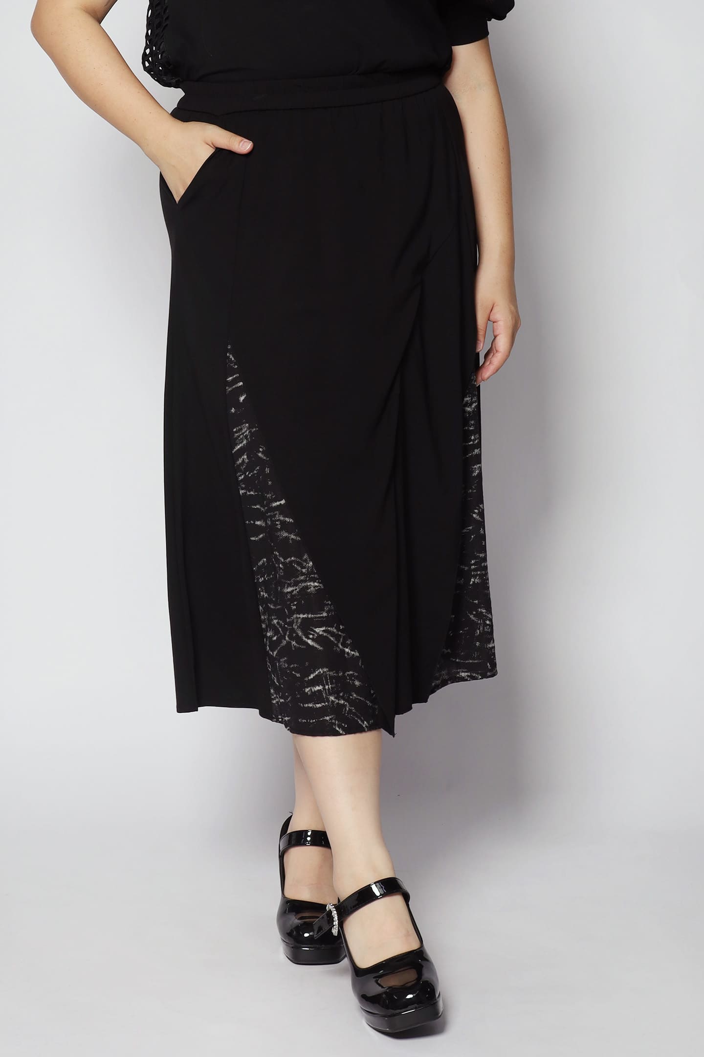 Carlos Patterned Skirt in Black