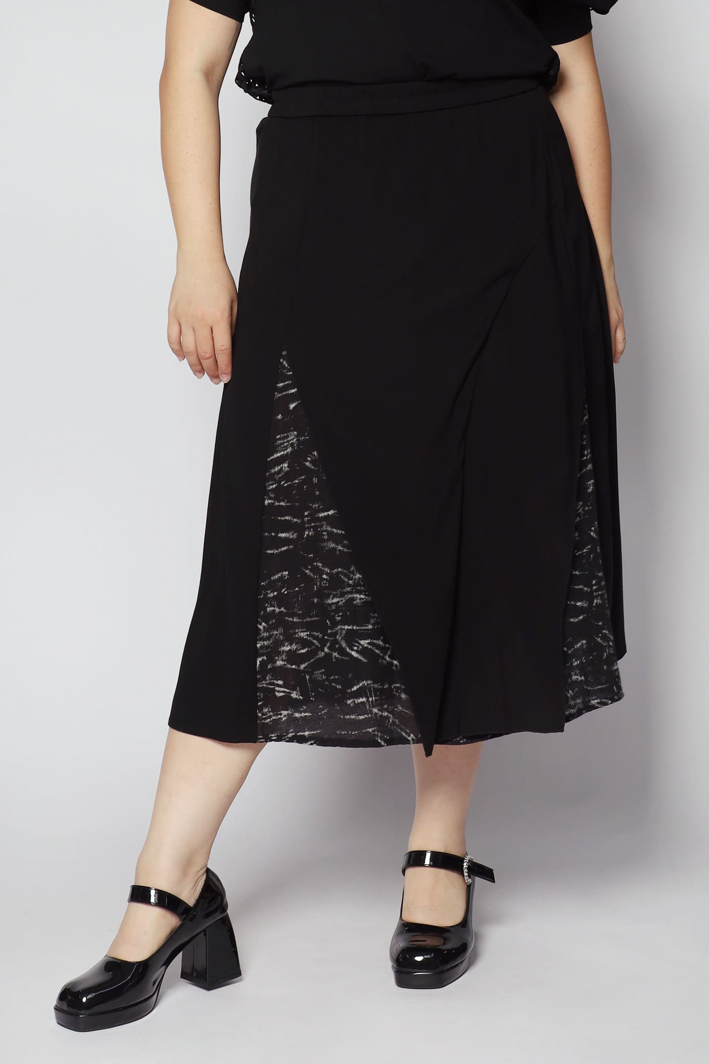 Carlos Patterned Skirt in Black