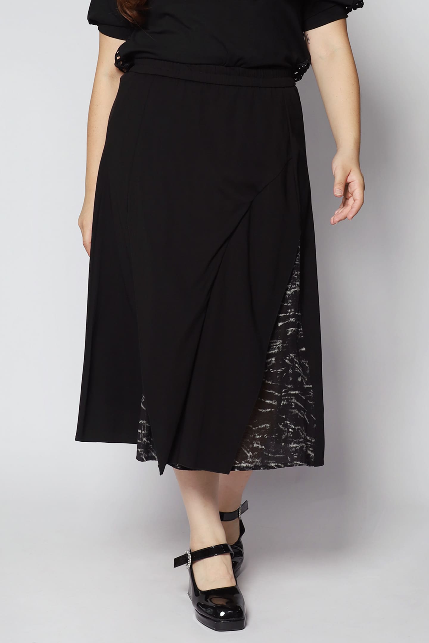 Carlos Patterned Skirt in Black