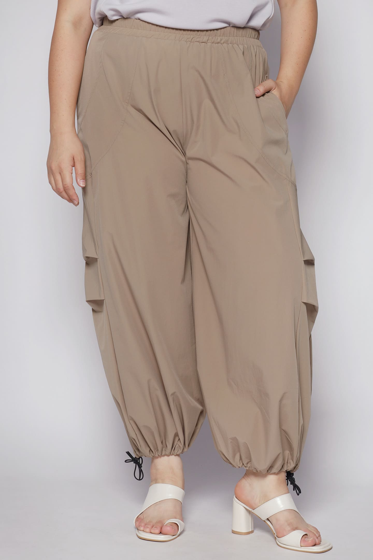 Chantelle Pants in Khaki