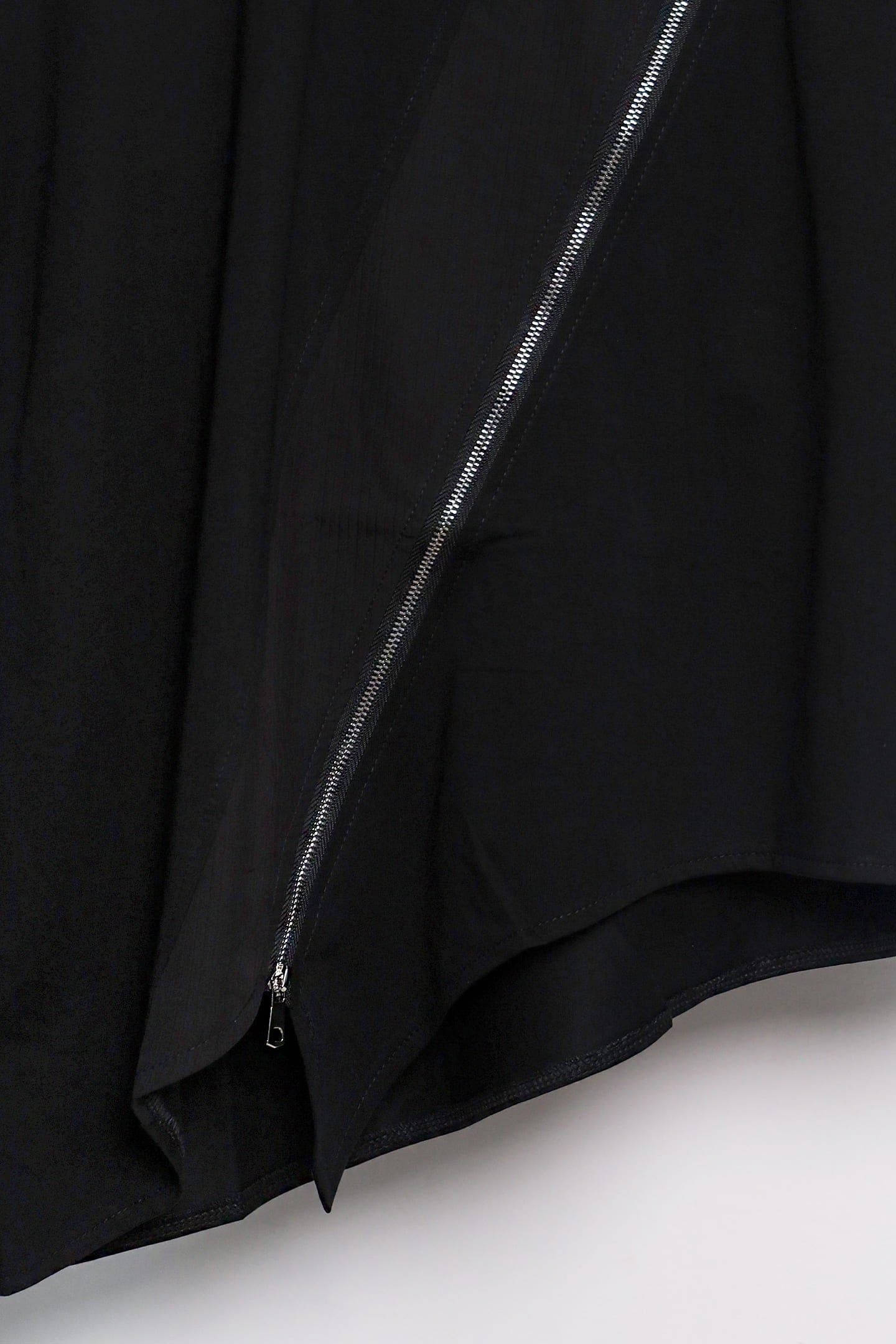 Easy By TE - Dolla Zipper Top in Black