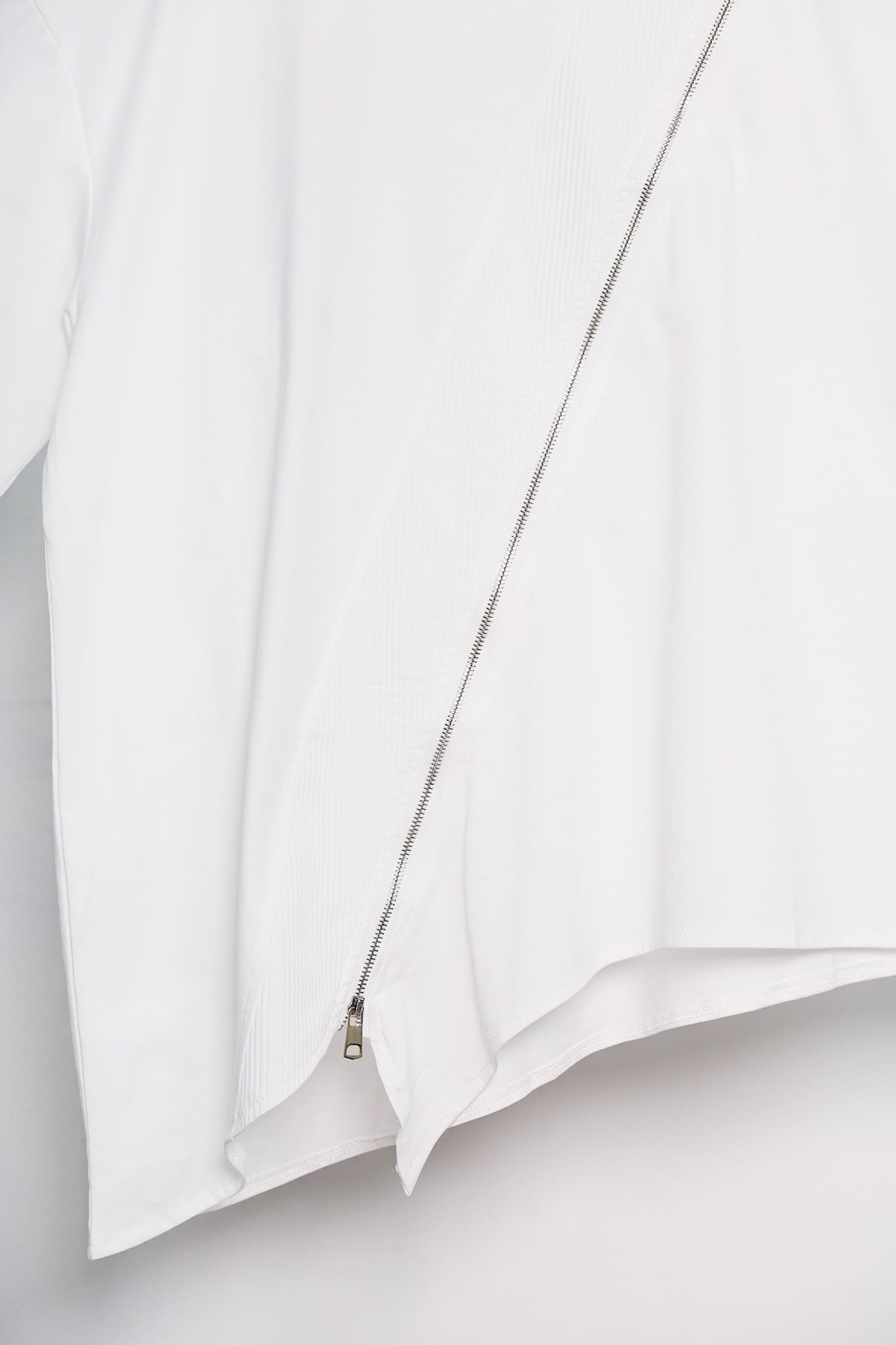 Easy By TE - Dolla Zipper Top in White