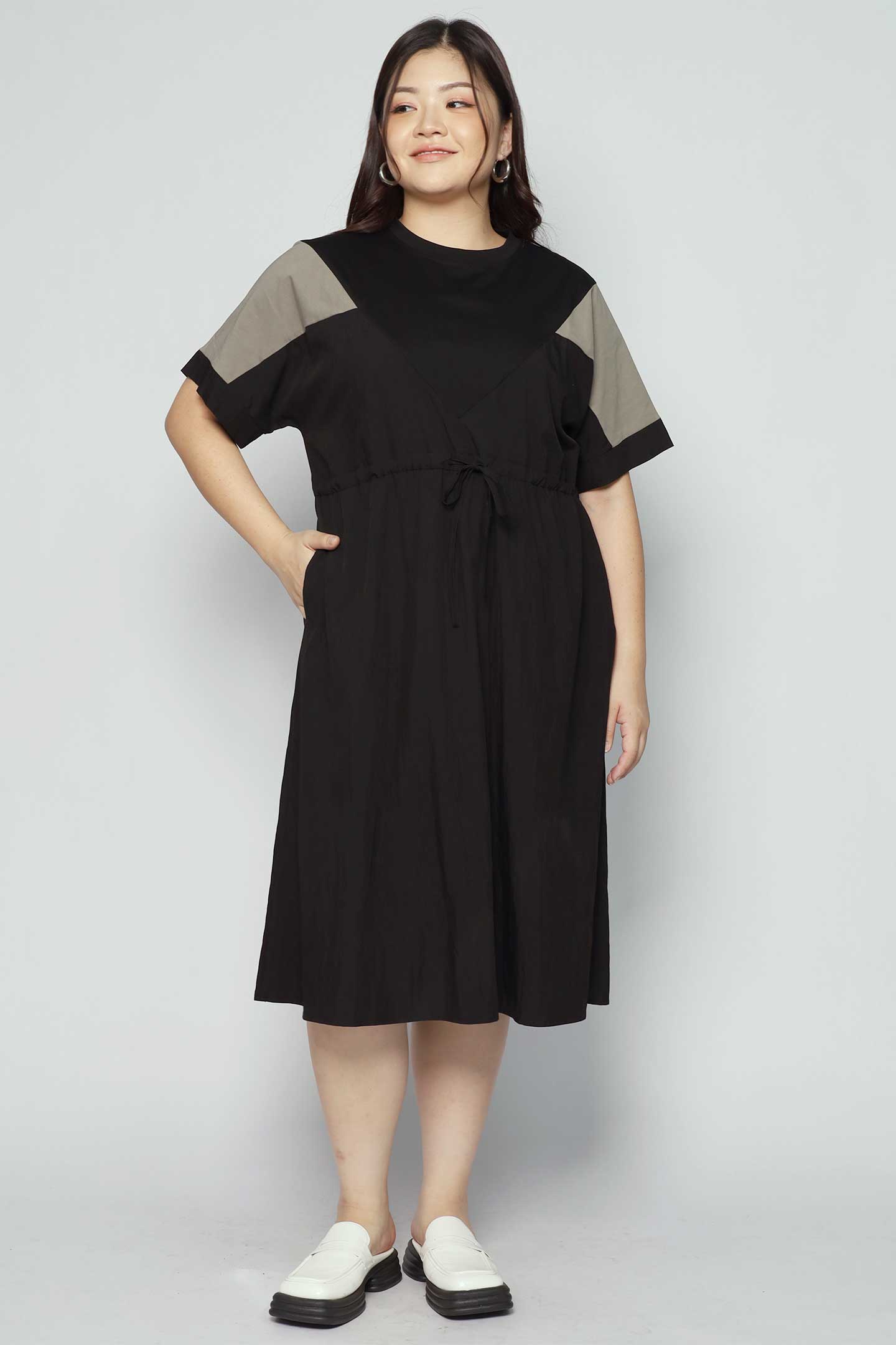 Backorders Grayson Drawstring Dress in Black