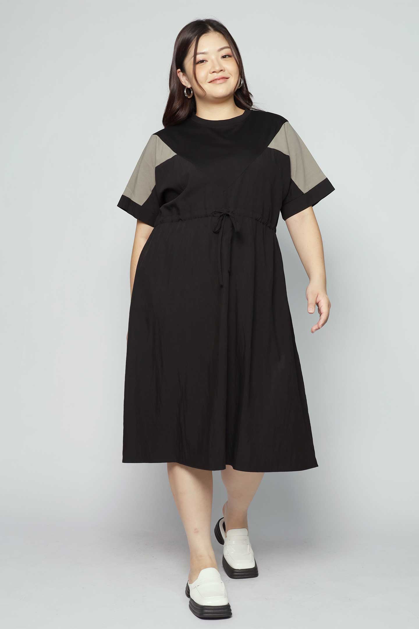 Backorders Grayson Drawstring Dress in Black