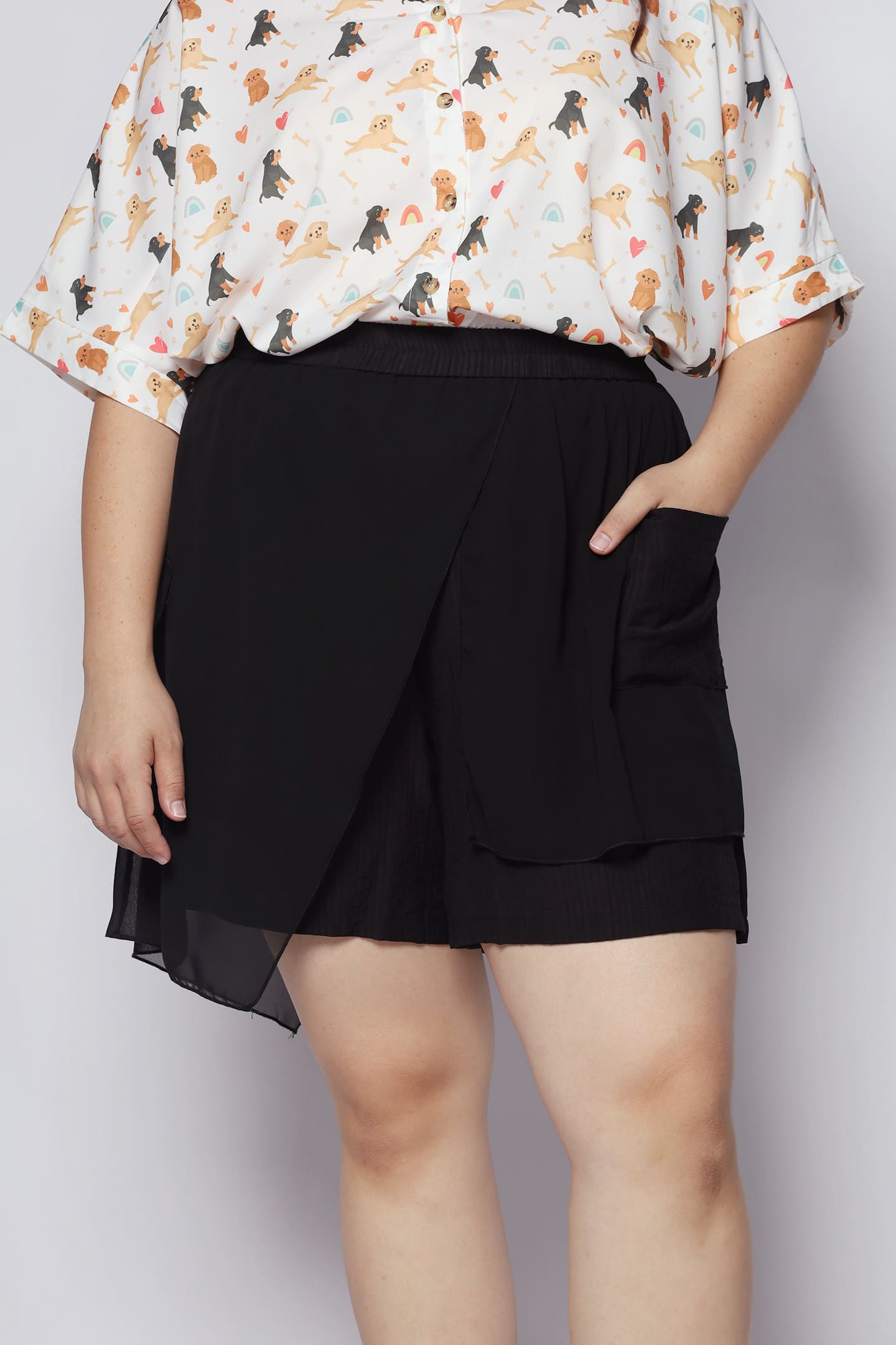 Guo Flare Shorts in Black