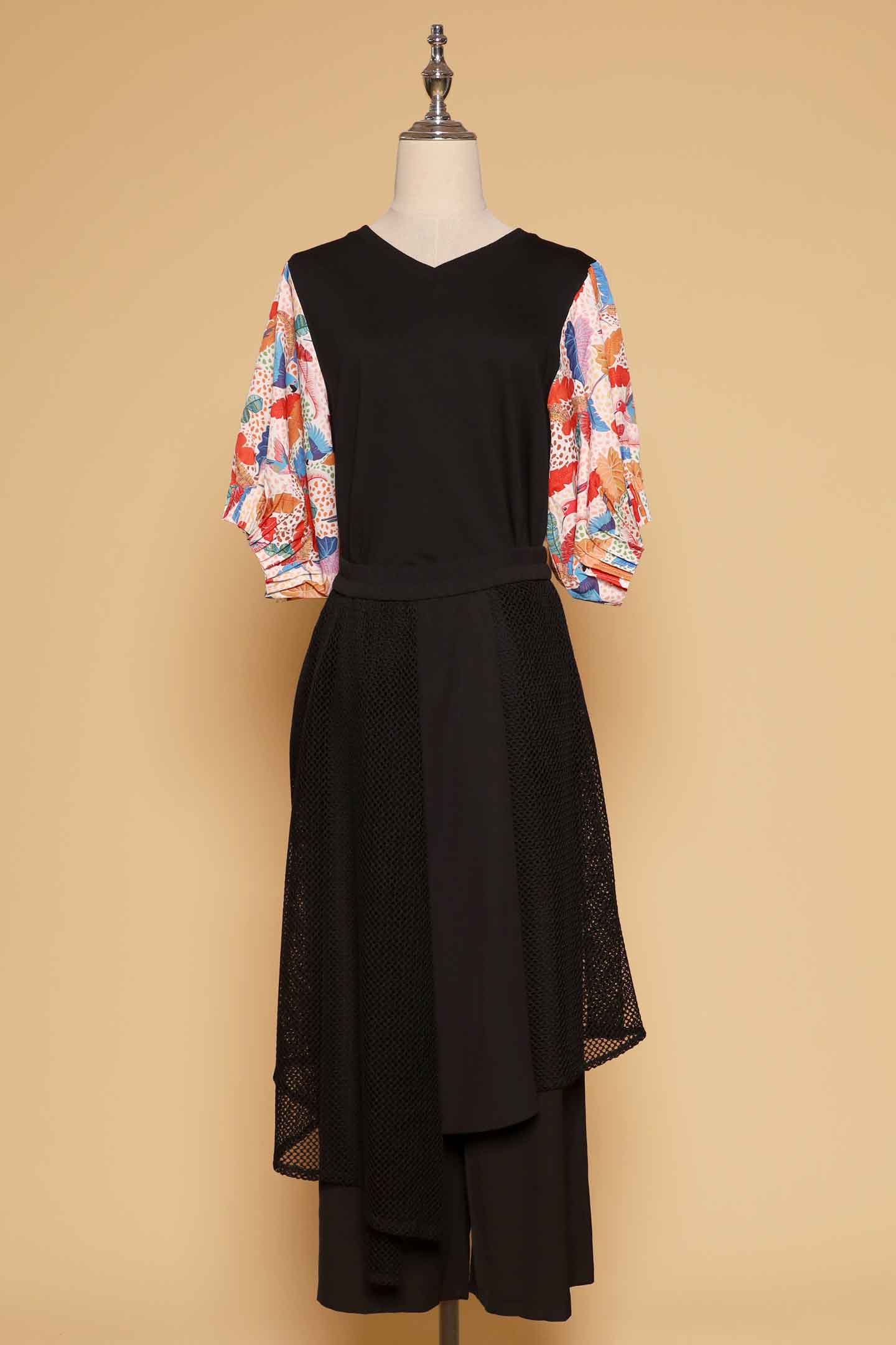 PO - Helena Top in Parrot Parade